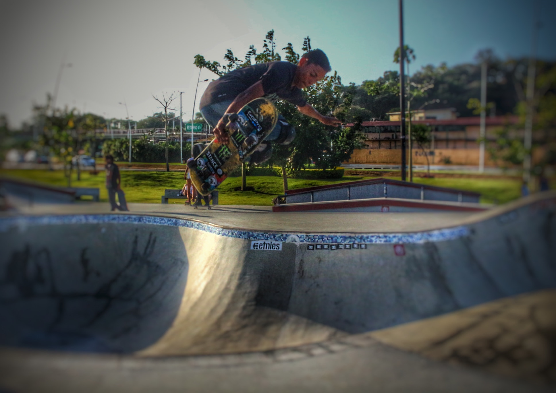 Canon EOS M10 sample photo. Skater photography
