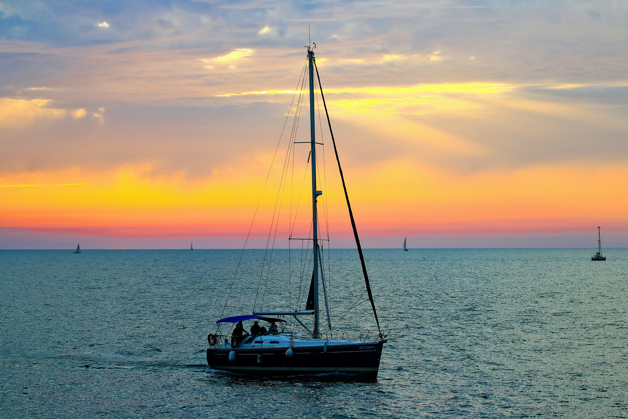 Canon EOS 600D (Rebel EOS T3i / EOS Kiss X5) sample photo. Sailing at sunset - tel-aviv beach photography