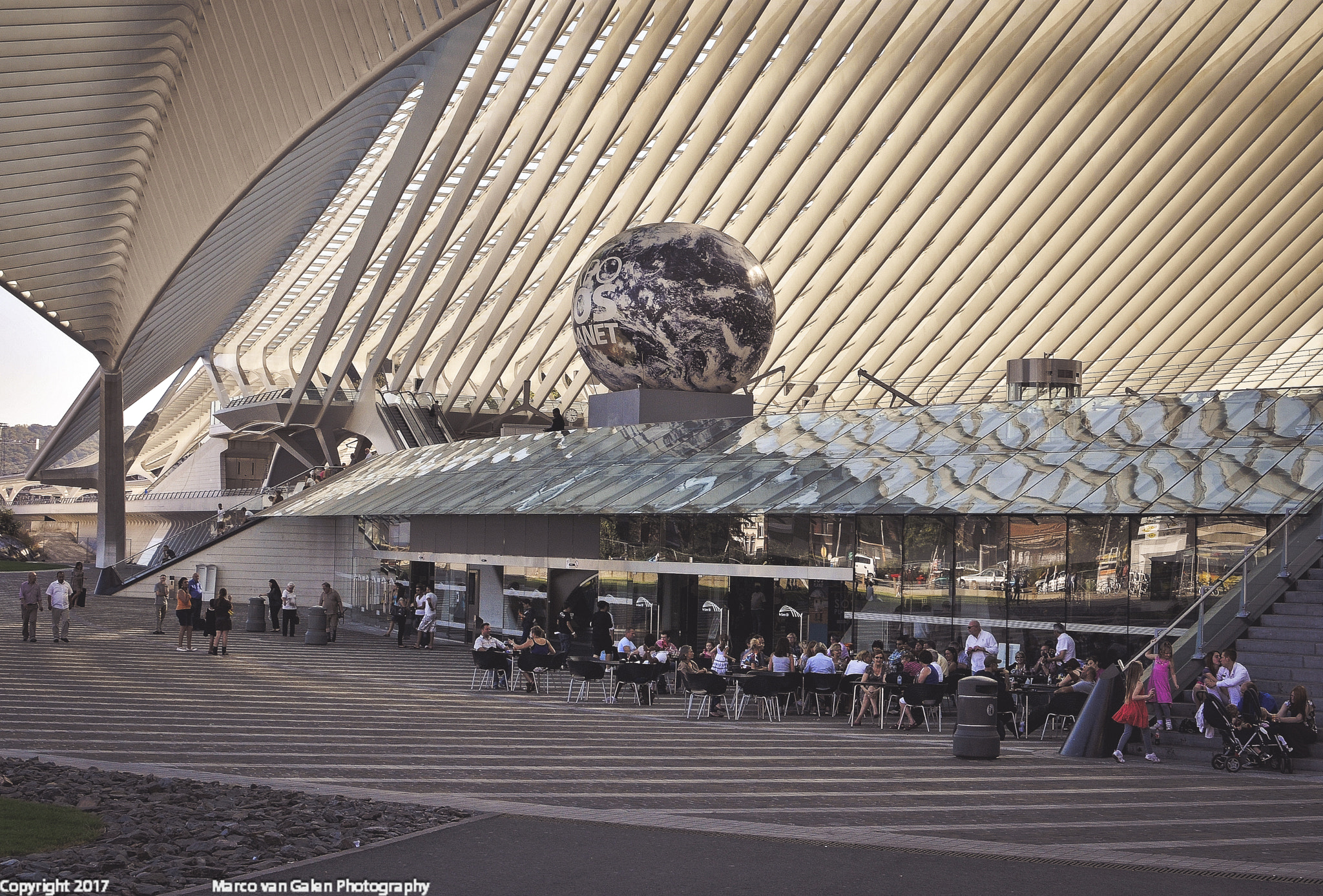 Nikon D300S + Nikon AF-S DX Nikkor 35mm F1.8G sample photo. Liege guillemins photography