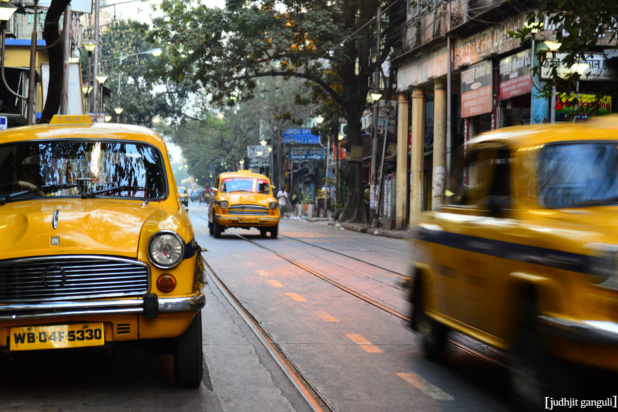 AF Zoom-Nikkor 28-80mm f/3.3-5.6G sample photo. Taxi's. taxi's & taxi's. photography