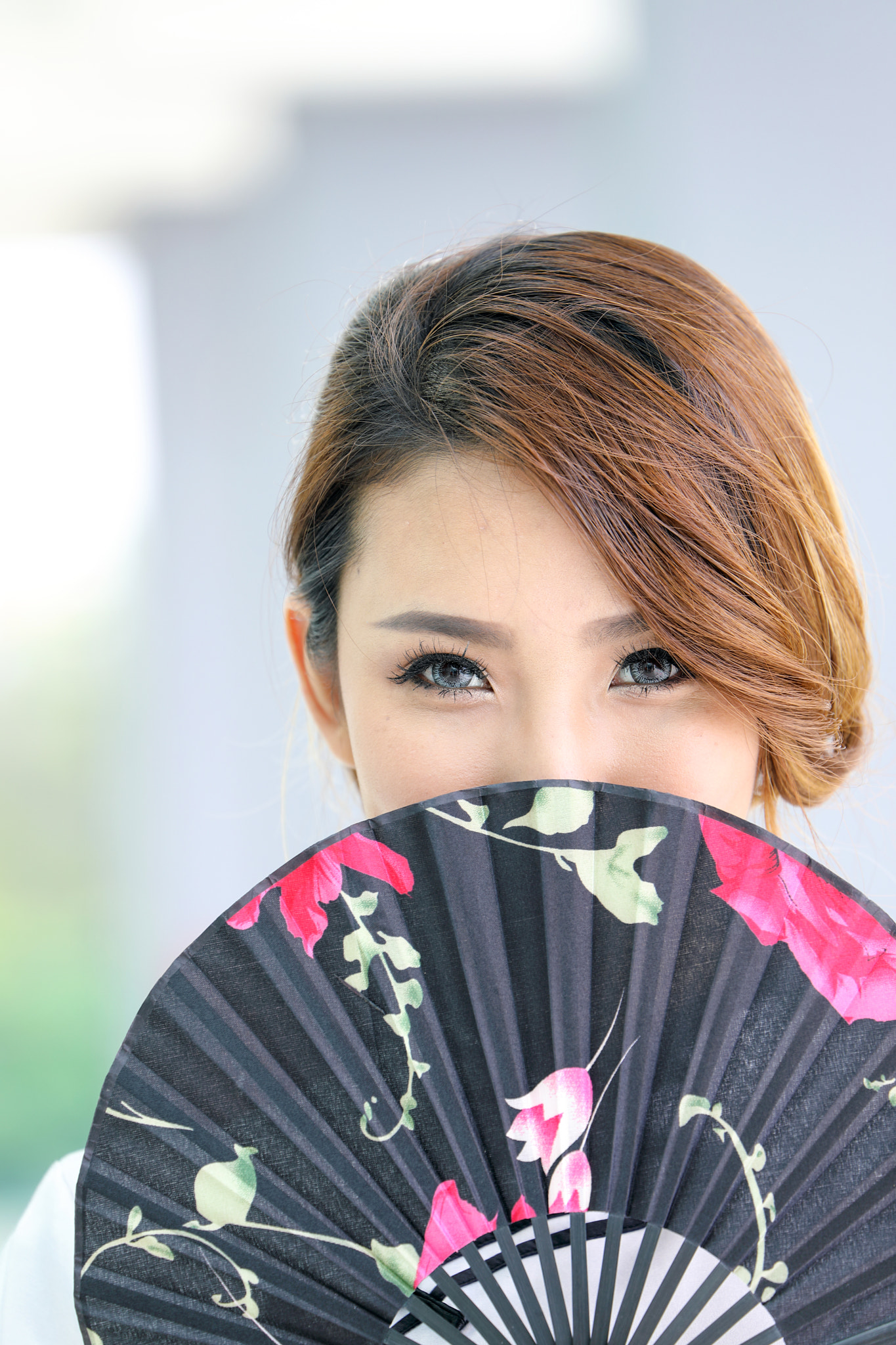 Canon EF 70-300mm F4-5.6L IS USM sample photo. Paper fan hidden eye photography