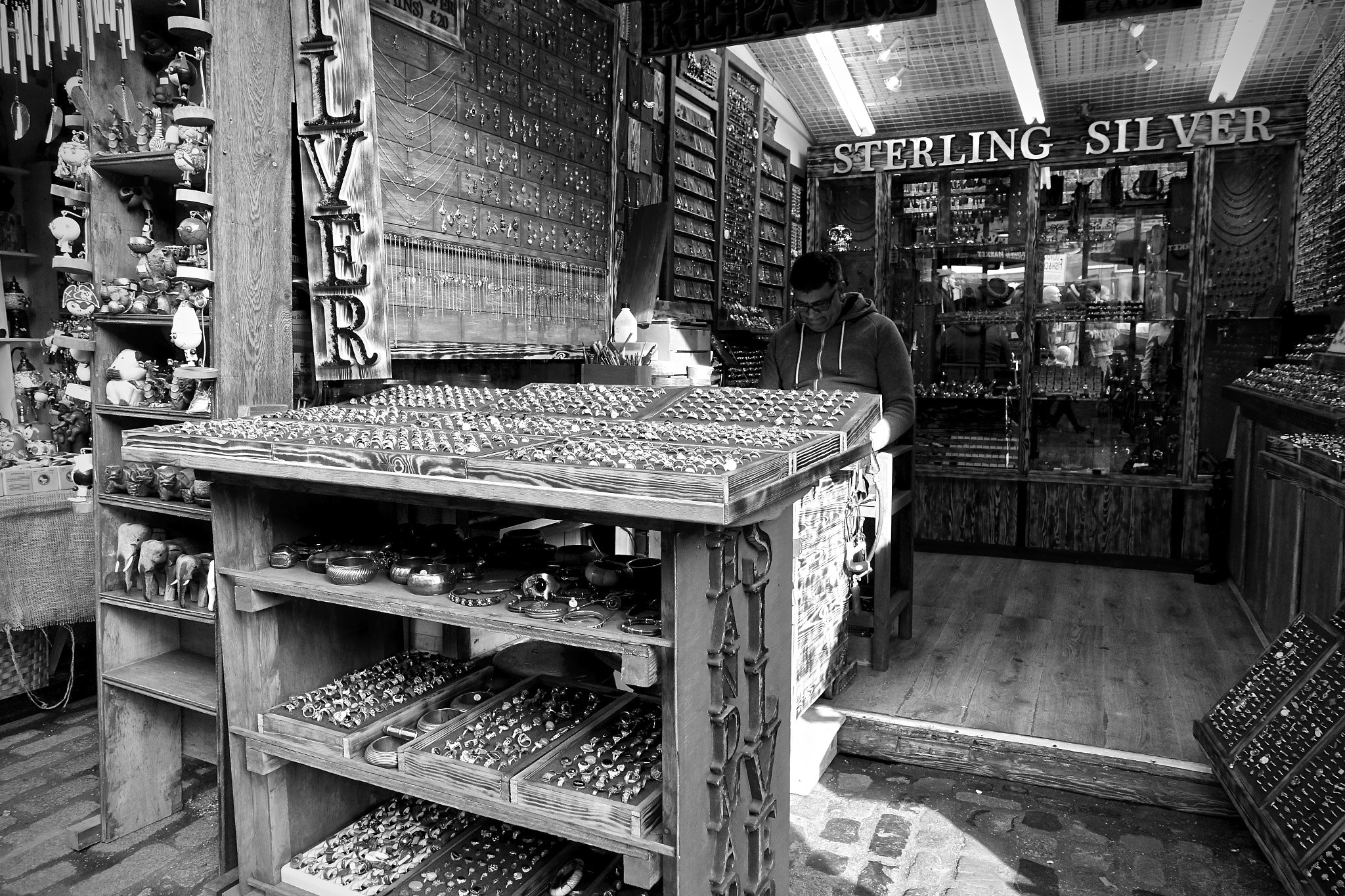 Sony Cyber-shot DSC-RX100 IV + Sony 24-70mm F1.8-2.8 sample photo. Camden market, camden town, london, uk. photography