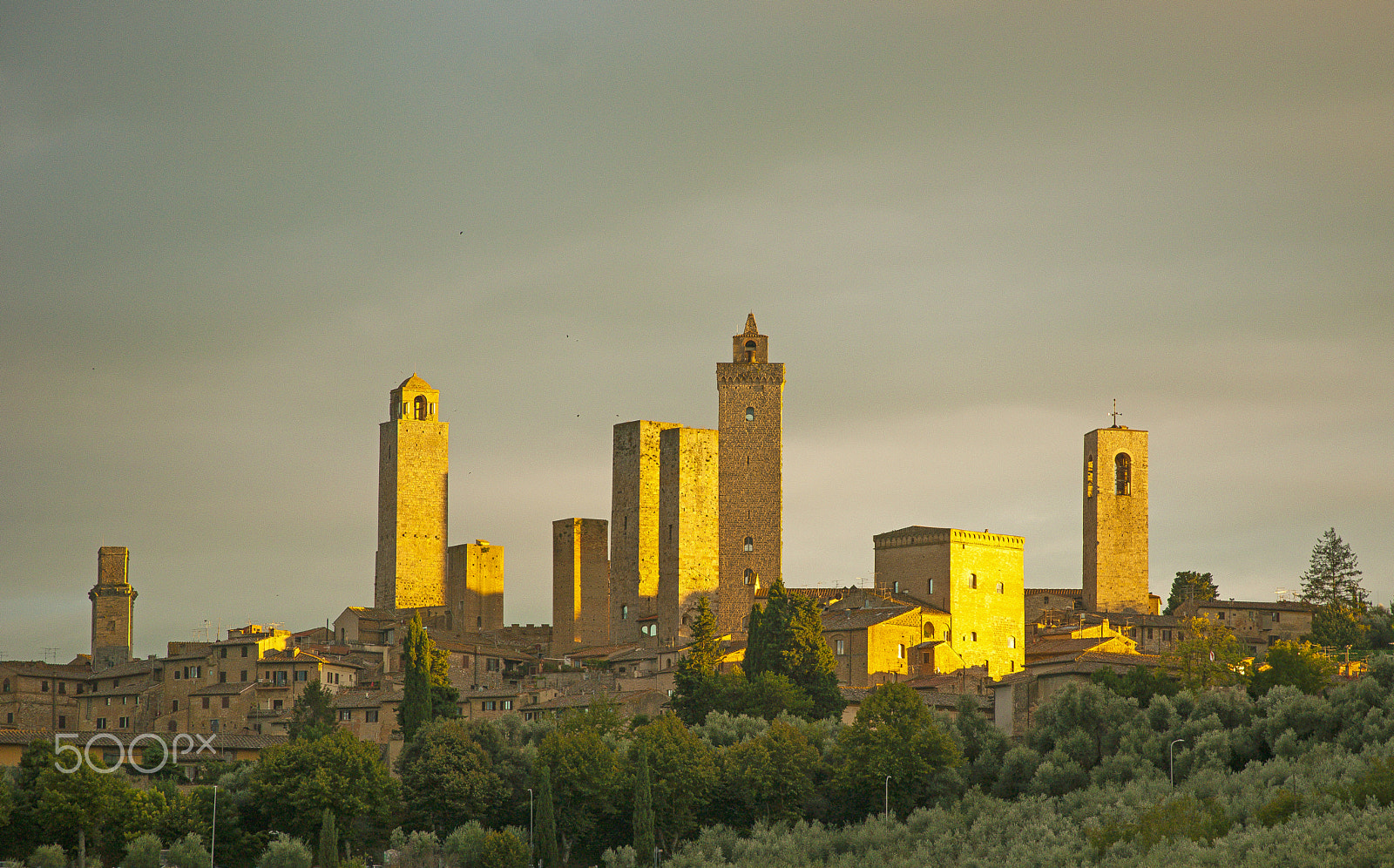 Sony Alpha DSLR-A900 + Minolta/Sony AF 70-200mm F2.8 G sample photo. San gimignano photography