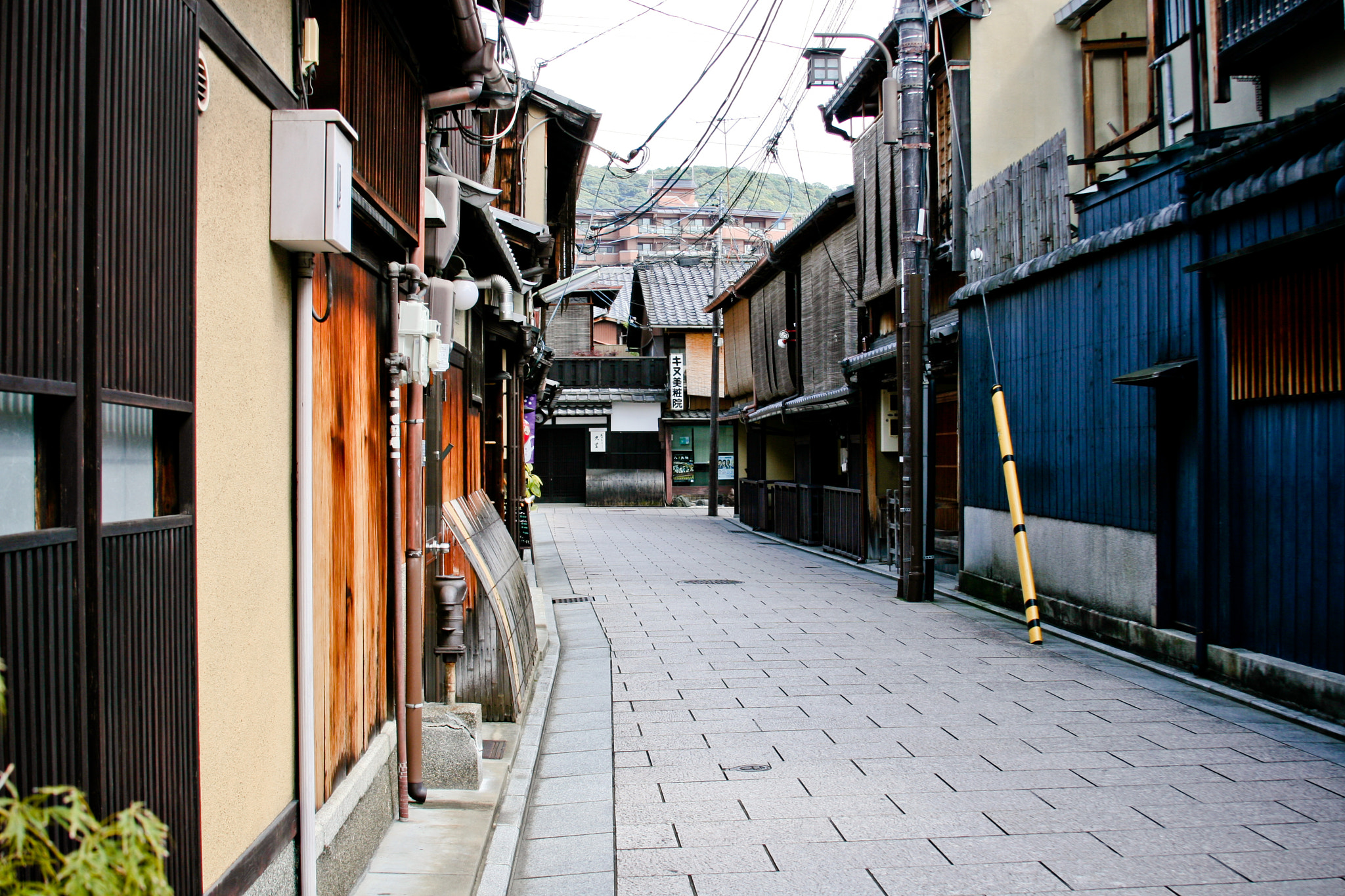 Canon EOS 30D + Canon EF 28-135mm F3.5-5.6 IS USM sample photo. Gion photography