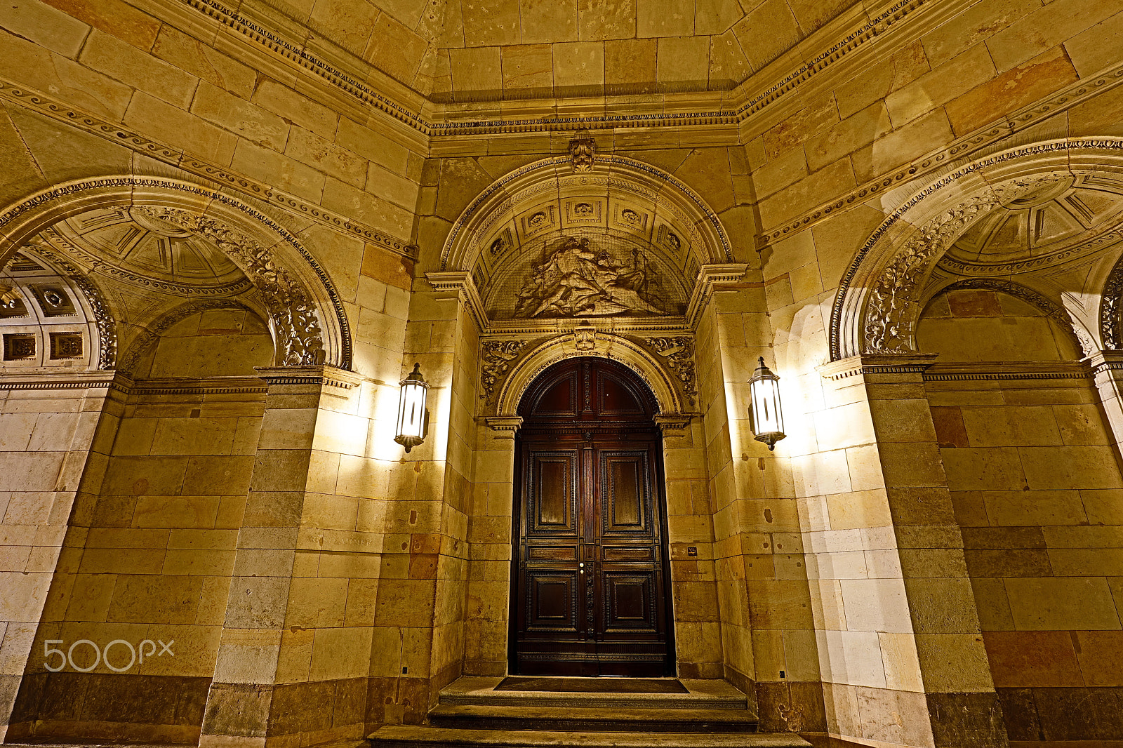 Canon EF 16-35mm F4L IS USM sample photo. The door photography
