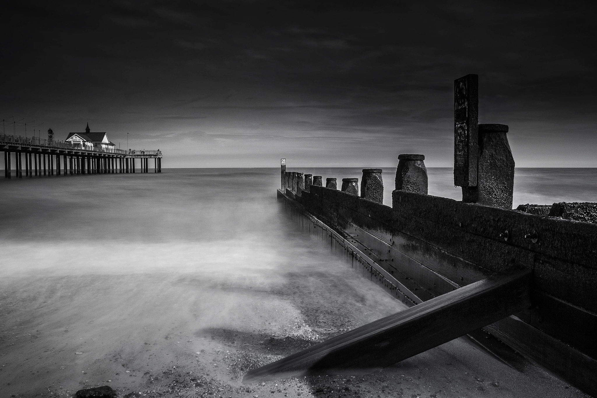 Canon EF-S 18-55mm F3.5-5.6 II sample photo. Southwold pier 2 photography