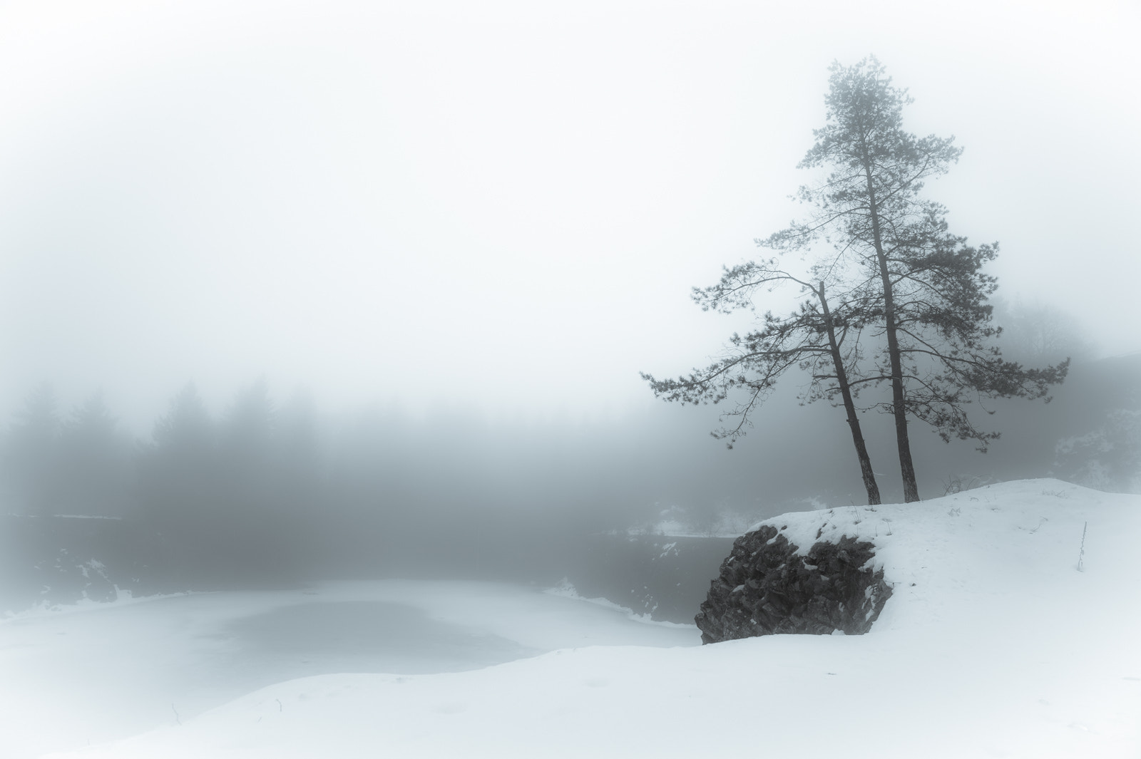 Nikon AF-S Nikkor 18-35mm F3.5-4.5G ED sample photo. Basalt lake photography