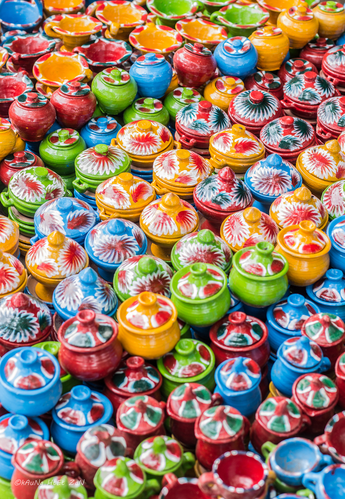 Canon EOS 1100D (EOS Rebel T3 / EOS Kiss X50) + Canon EF 50mm F1.4 USM sample photo. The colourful pots photography