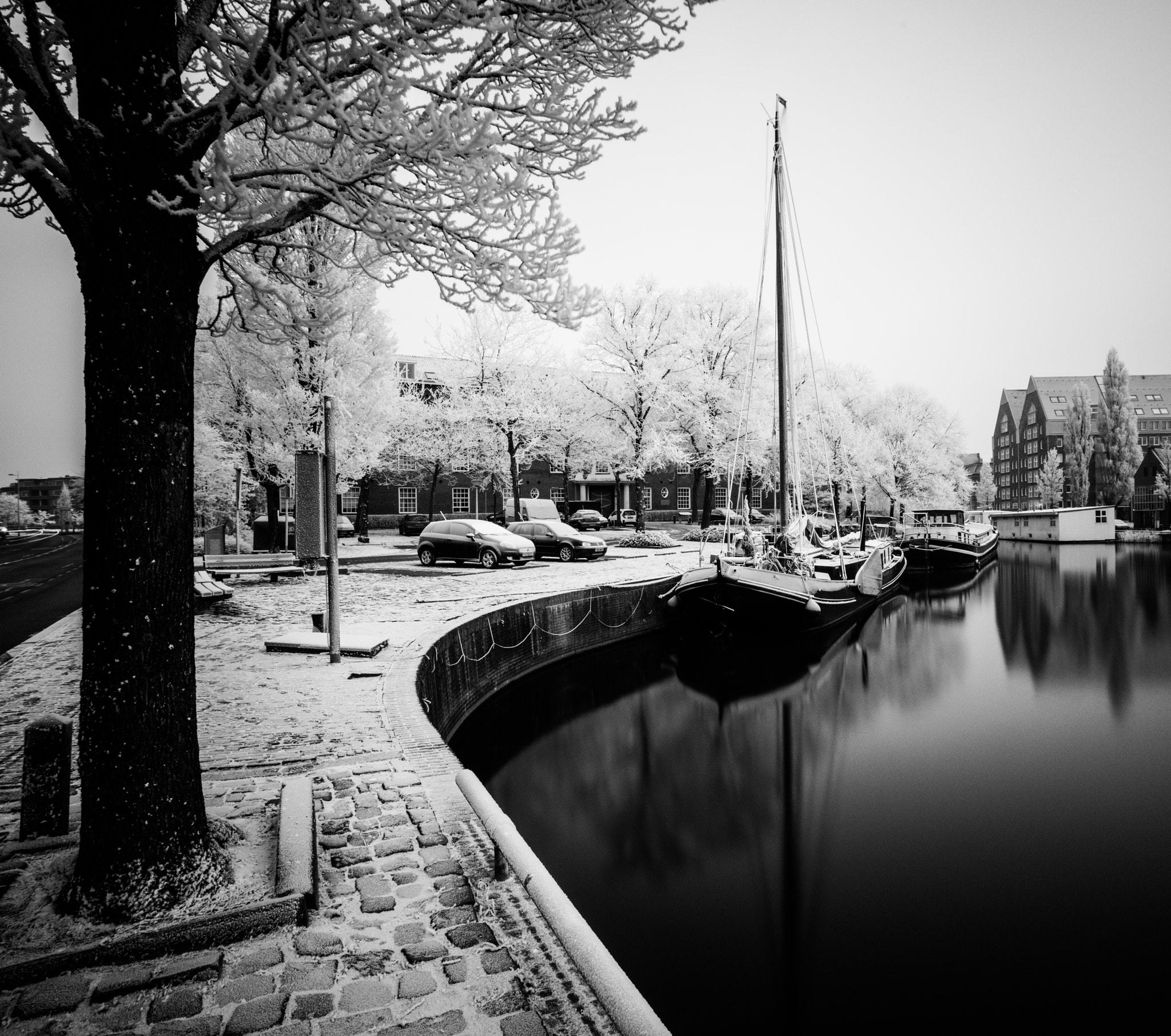 Canon EF 16-35mm F2.8L II USM sample photo. Leeuwarden canal photography