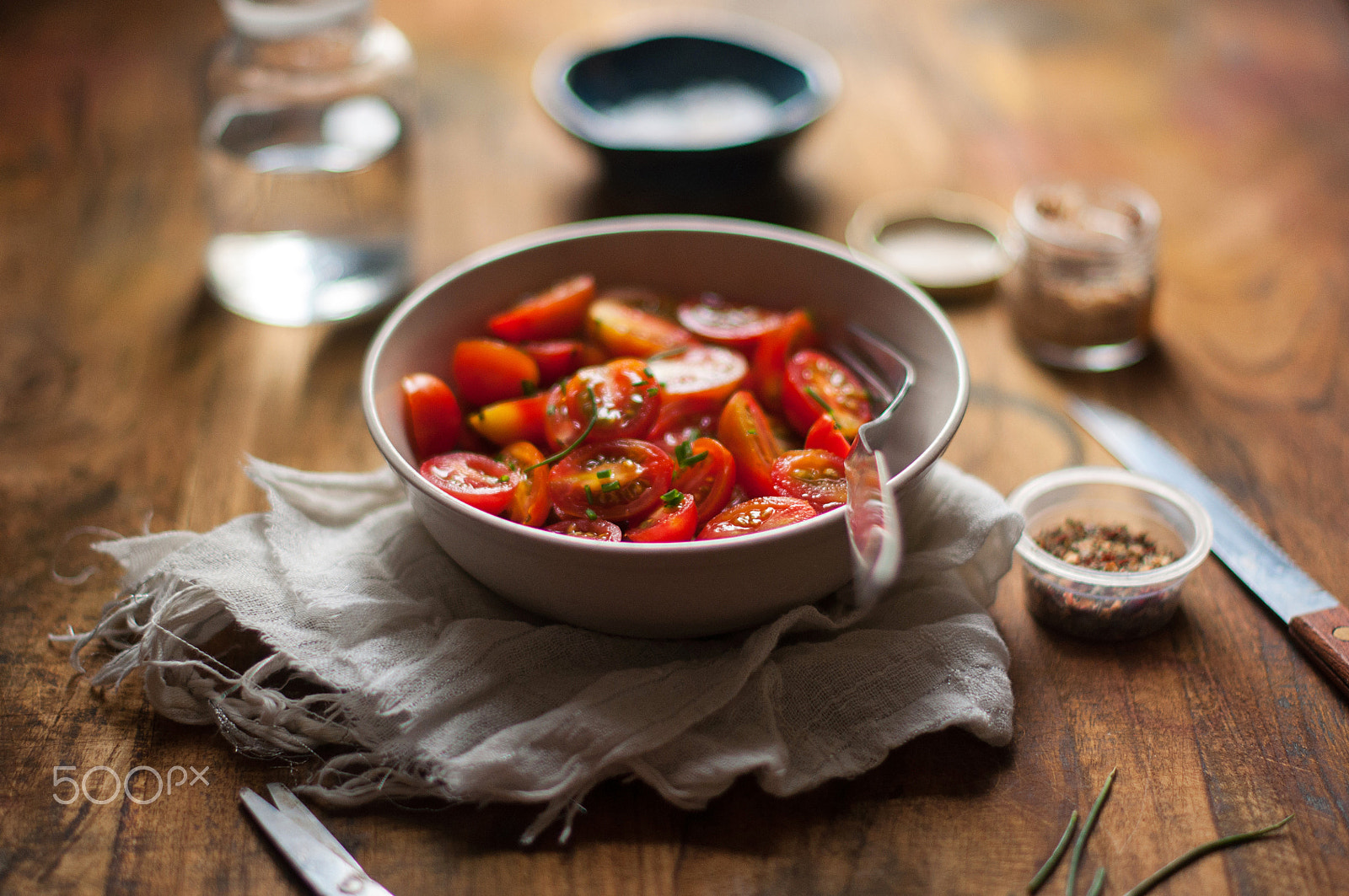 Nikon D90 + Nikon AF-S Nikkor 50mm F1.4G sample photo. Tomato salad photography