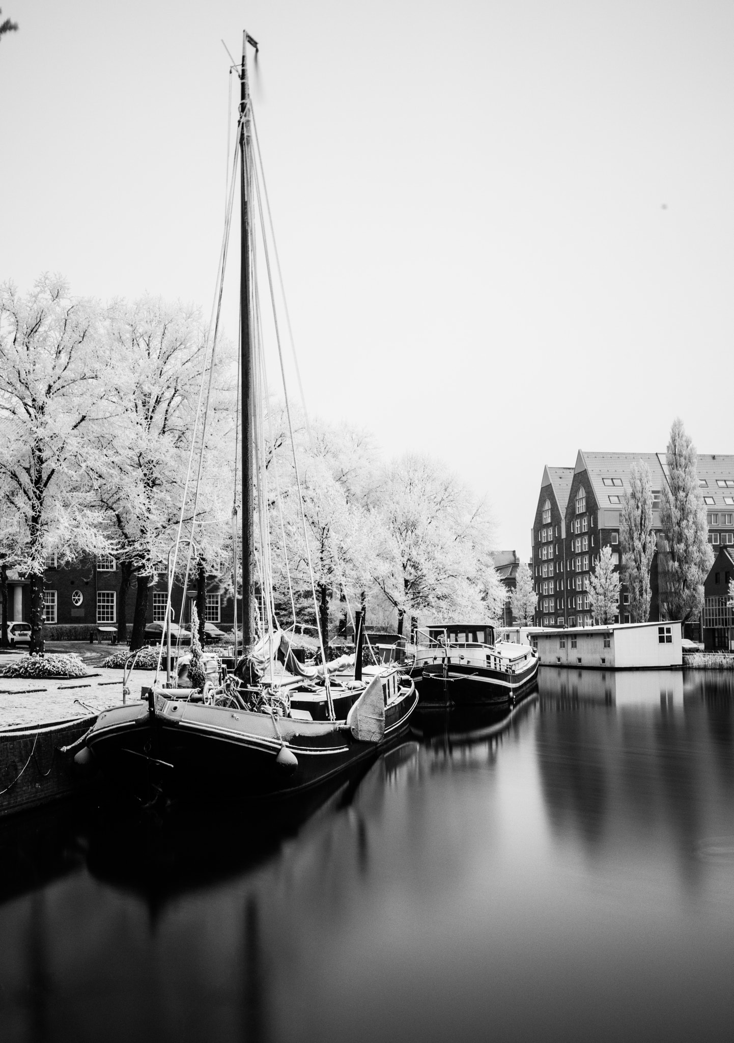 Canon EF 16-35mm F2.8L II USM sample photo. Leeuwarden canal photography