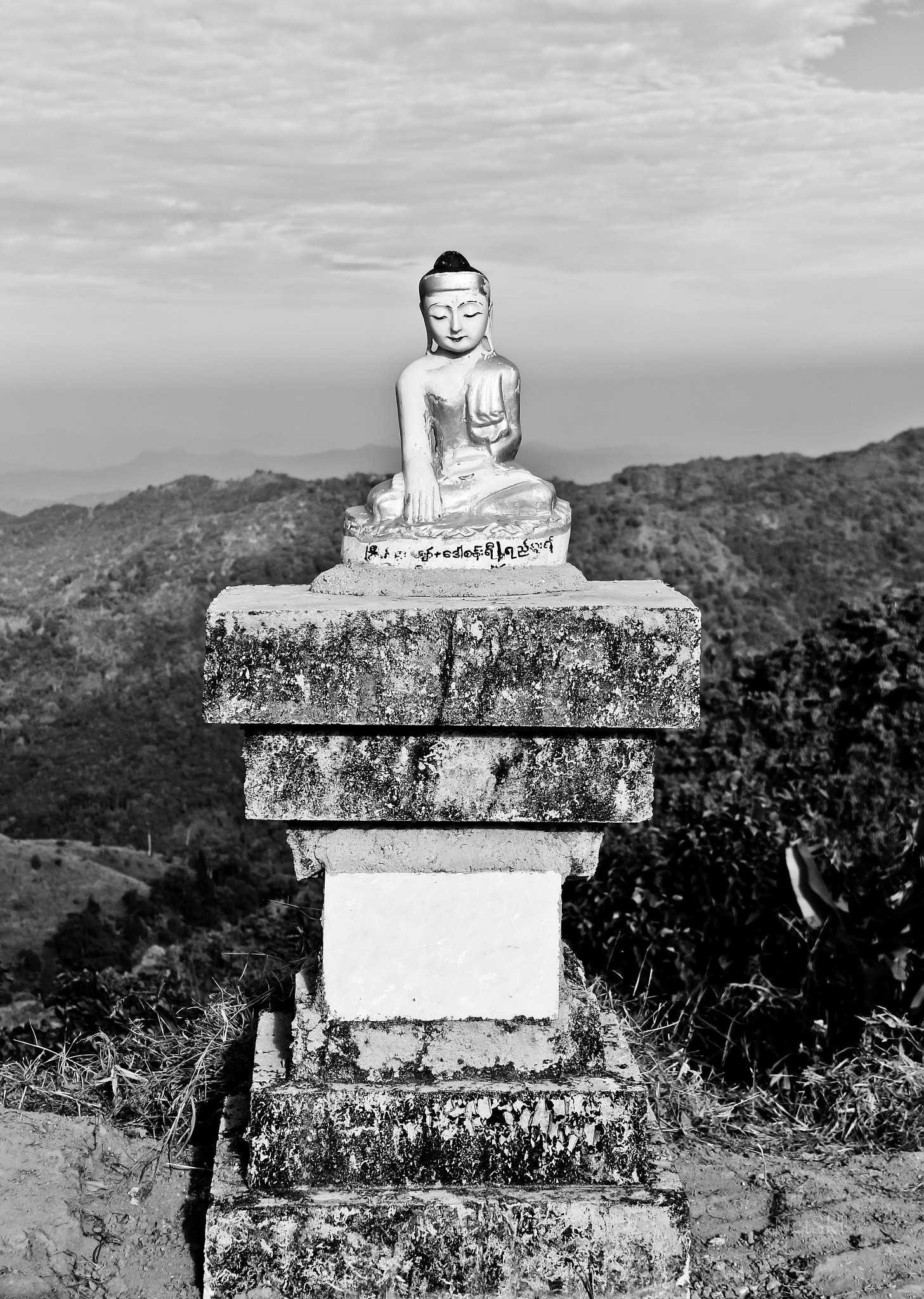 Canon EF-S 18-200mm F3.5-5.6 IS sample photo. Mountain buddha. photography