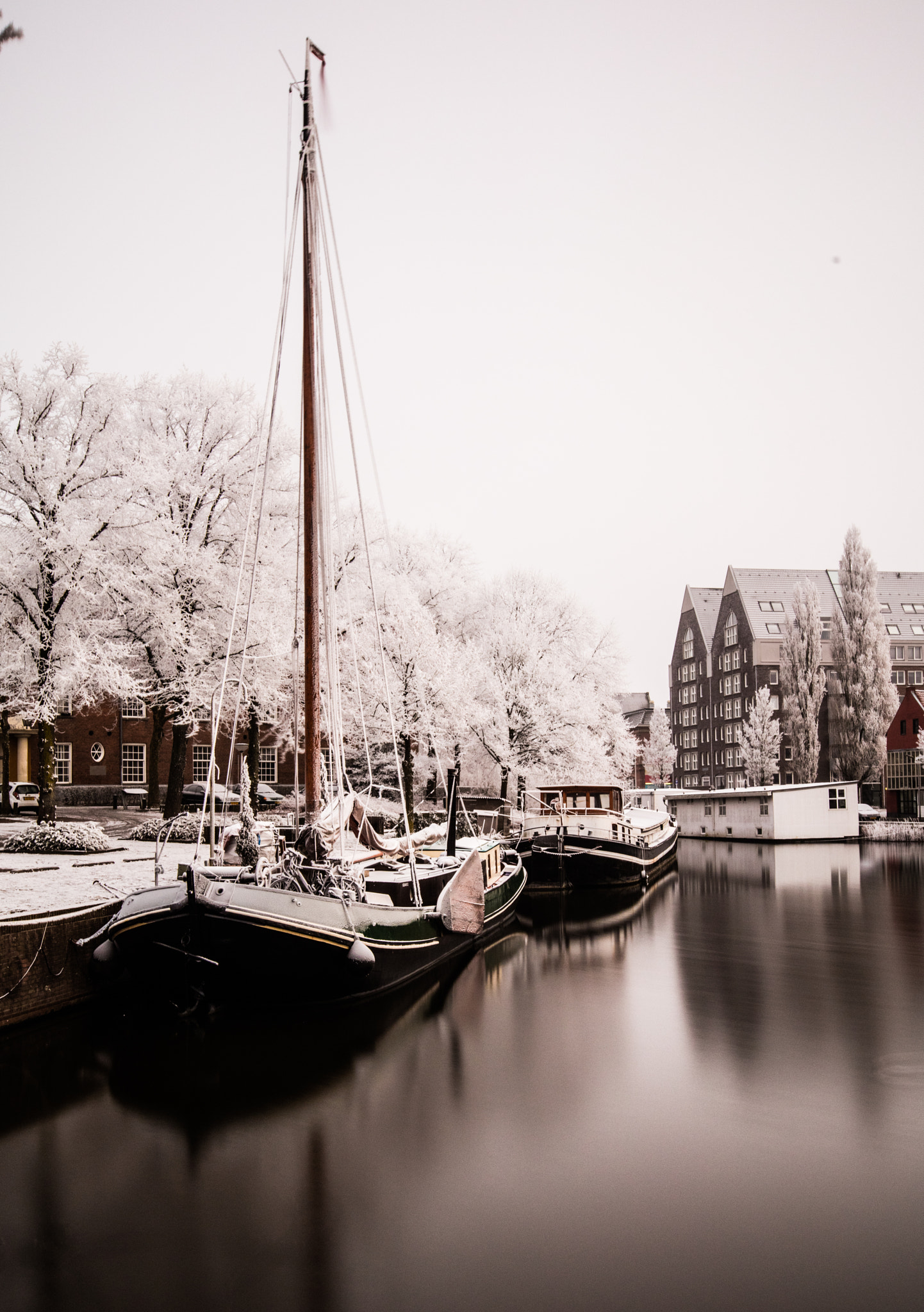 Canon EF 16-35mm F2.8L II USM sample photo. Leeuwarden canal photography