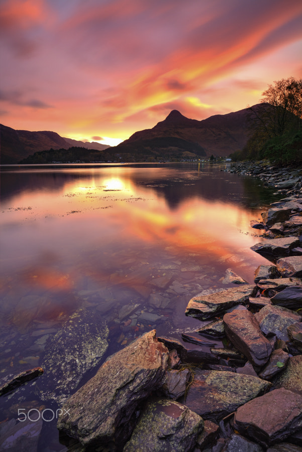 Canon EF 16-35mm F4L IS USM sample photo. Sunrise reflections loch leven photography
