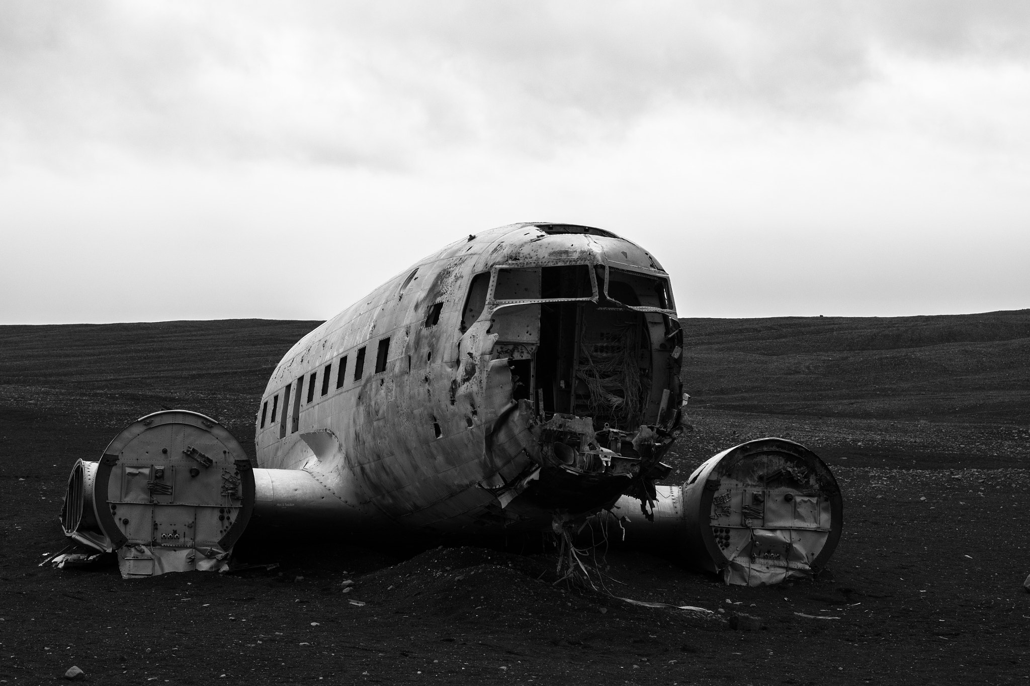 Olympus OM-D E-M10 + Olympus M.Zuiko Digital 45mm F1.8 sample photo. Plane wreck - iceland photography