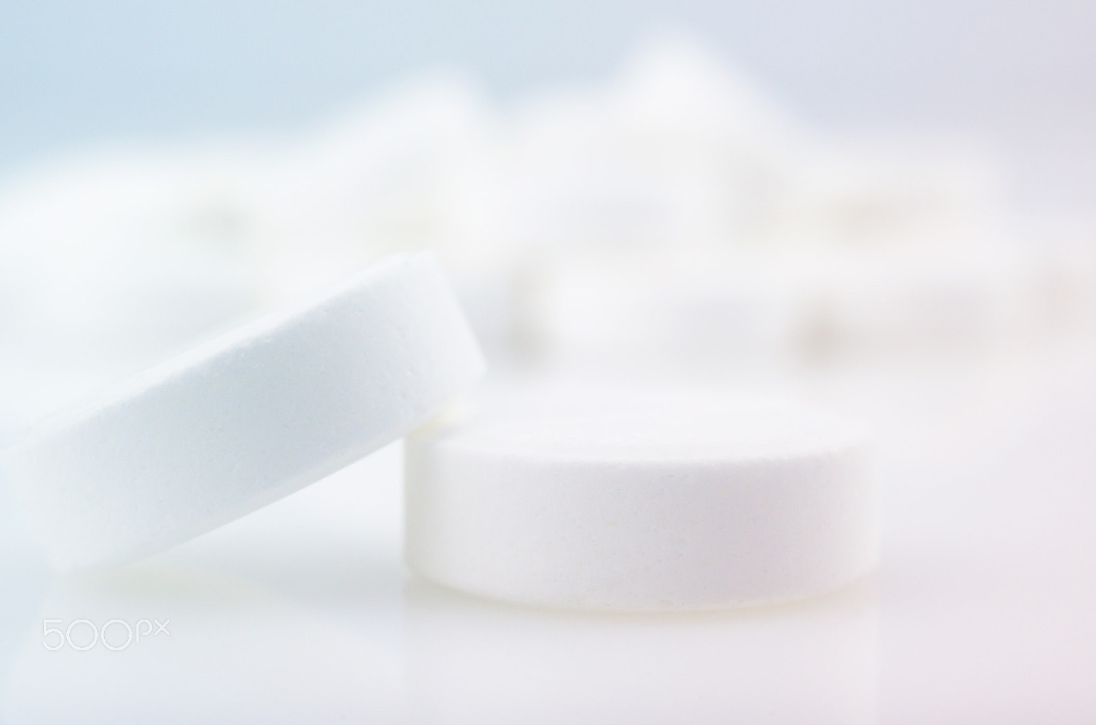 Nikon AF-S DX Micro Nikkor 40mm F2.8 sample photo. White medicine antibiotic pills photography
