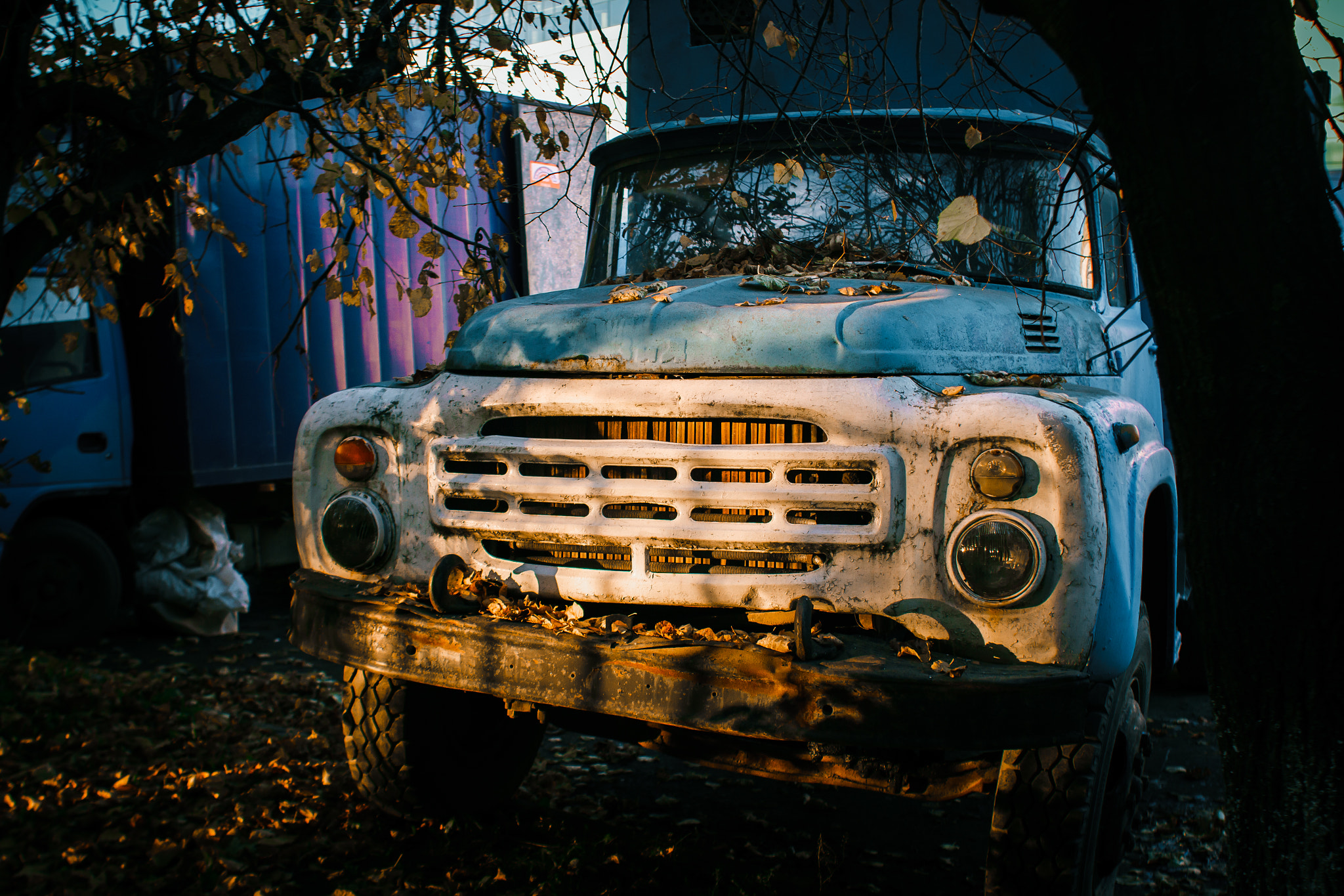 Canon EF 28mm F1.8 USM sample photo. Car photography