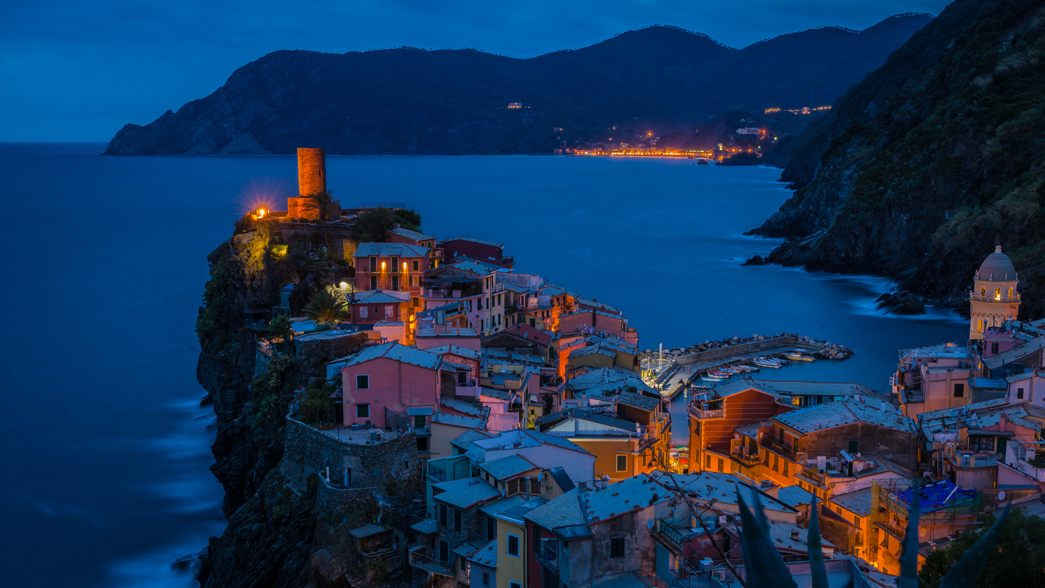 Nikon D500 sample photo. Dusk in vernazza photography