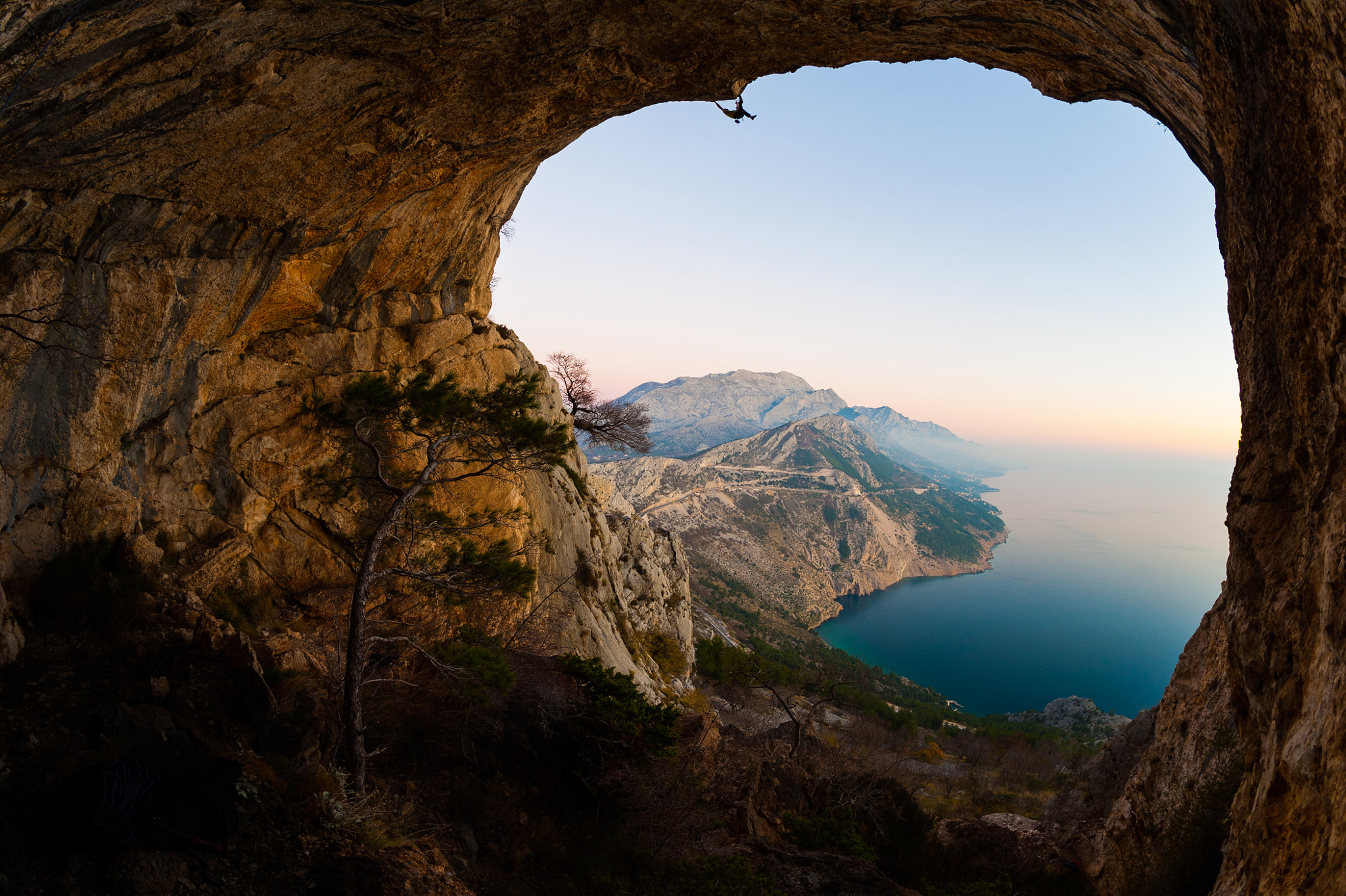 Samyang 12mm F2.8 ED AS NCS Fisheye sample photo. Climbing in vrulja photography