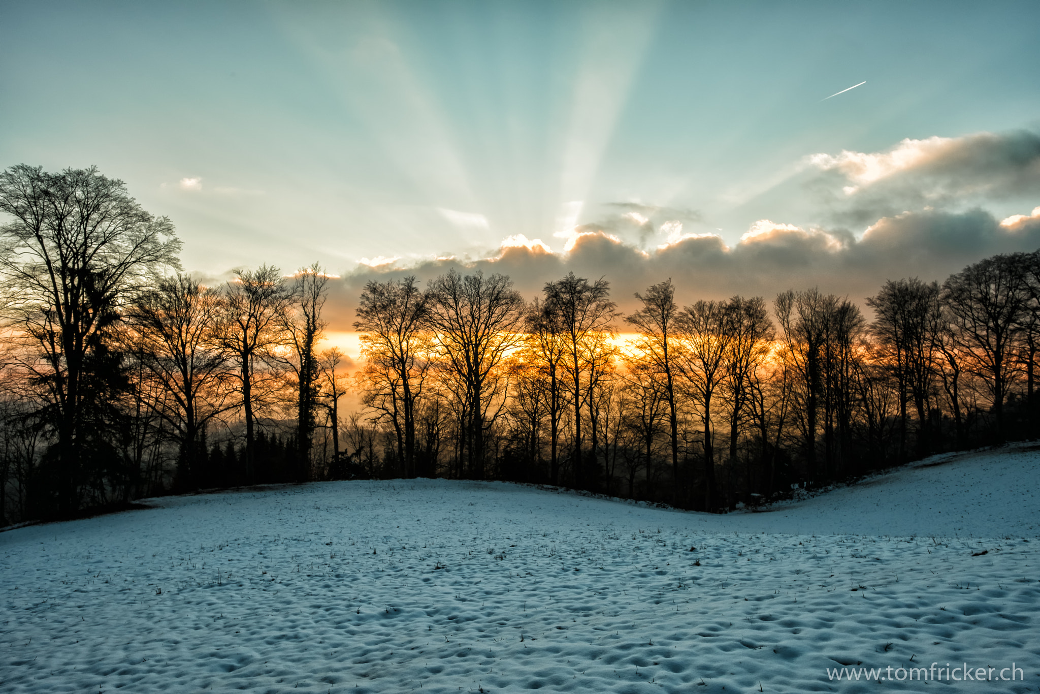 Fujifilm XF 14mm F2.8 R sample photo. Sun behind clouds photography