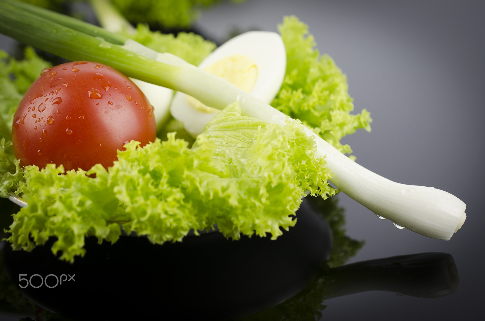 Nikon AF-S DX Micro Nikkor 40mm F2.8 sample photo. Lettuce, boiled egg tomato, onions photography