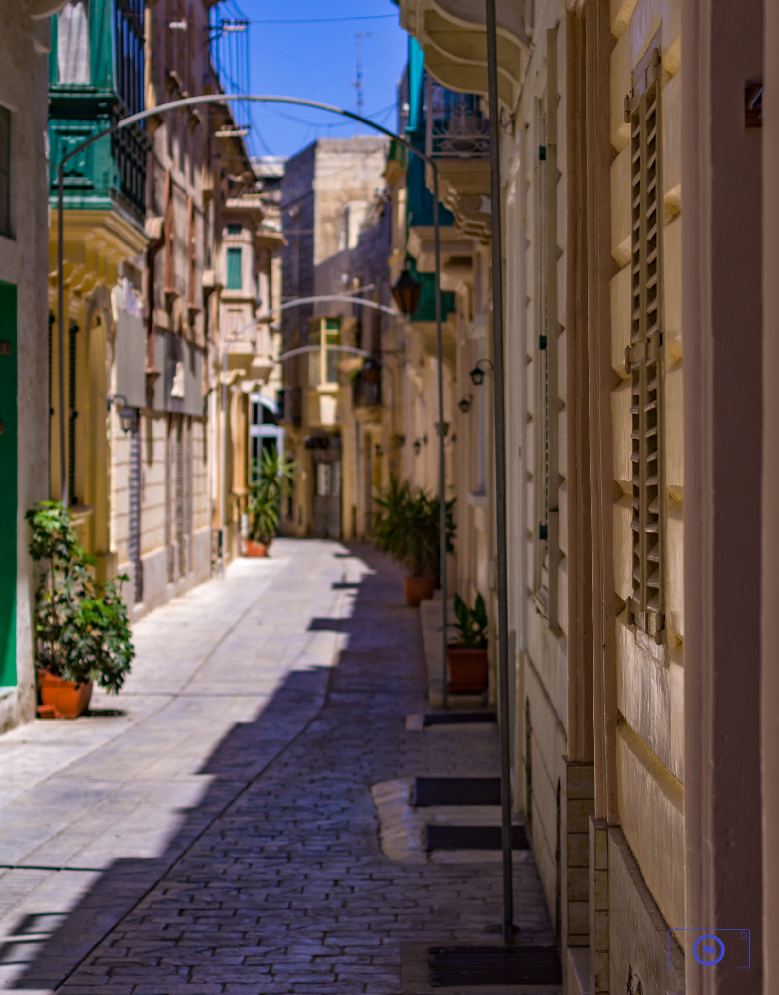 Canon EOS 1200D (EOS Rebel T5 / EOS Kiss X70 / EOS Hi) + Canon EF 50mm F1.4 USM sample photo. Street of mosta photography