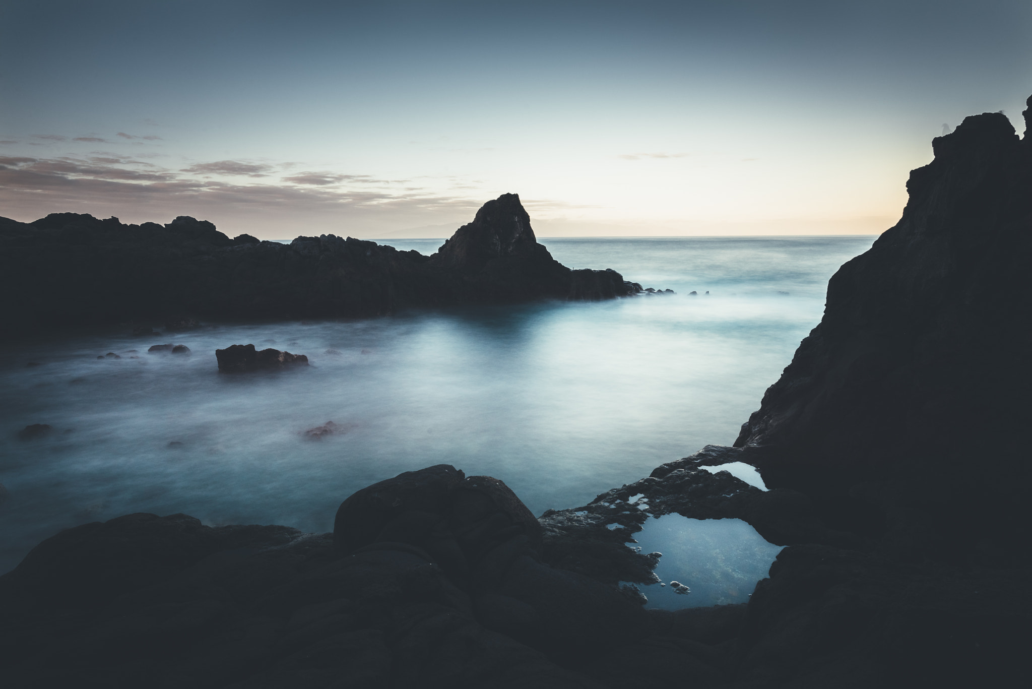 Nikon D610 + Nikon AF-S Nikkor 20mm F1.8G ED sample photo. Black rocks photography