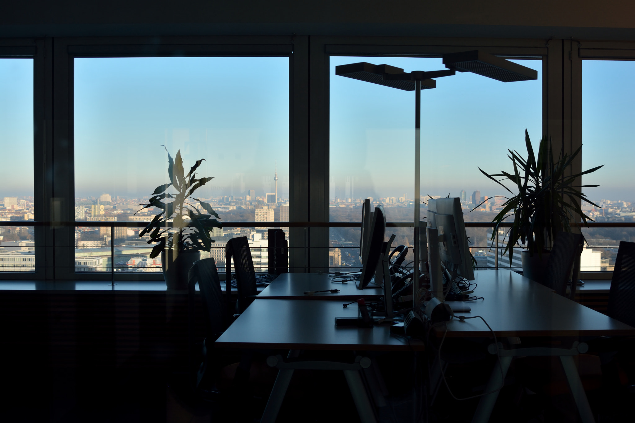 AF Zoom-Nikkor 28-105mm f/3.5-4.5D IF sample photo. Working with a view photography