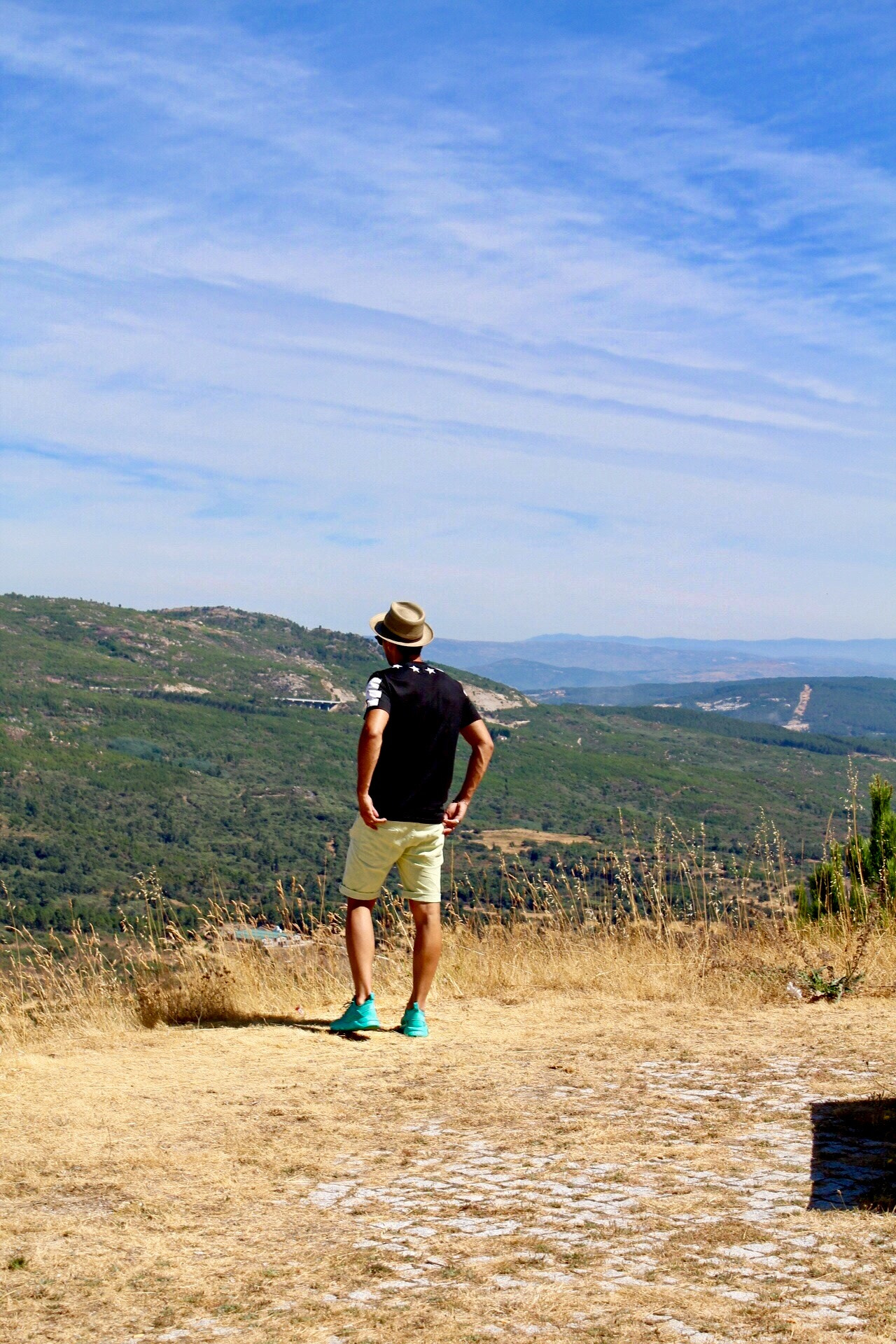Canon EF-S 18-55mm F3.5-5.6 IS II sample photo. On the portuguese mountain photography