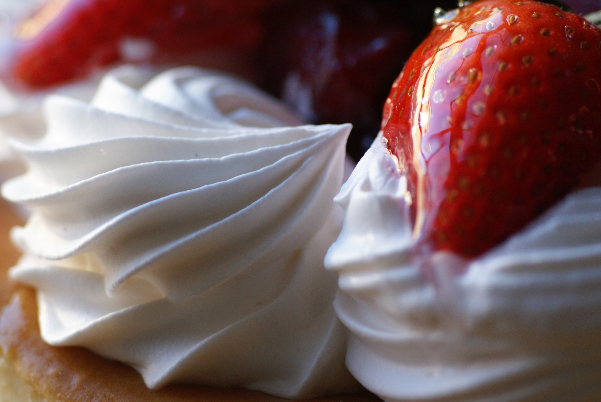 Sony Alpha DSLR-A200 + Tokina EMZ M100 AF 100mm F3.5 sample photo. Cake photography
