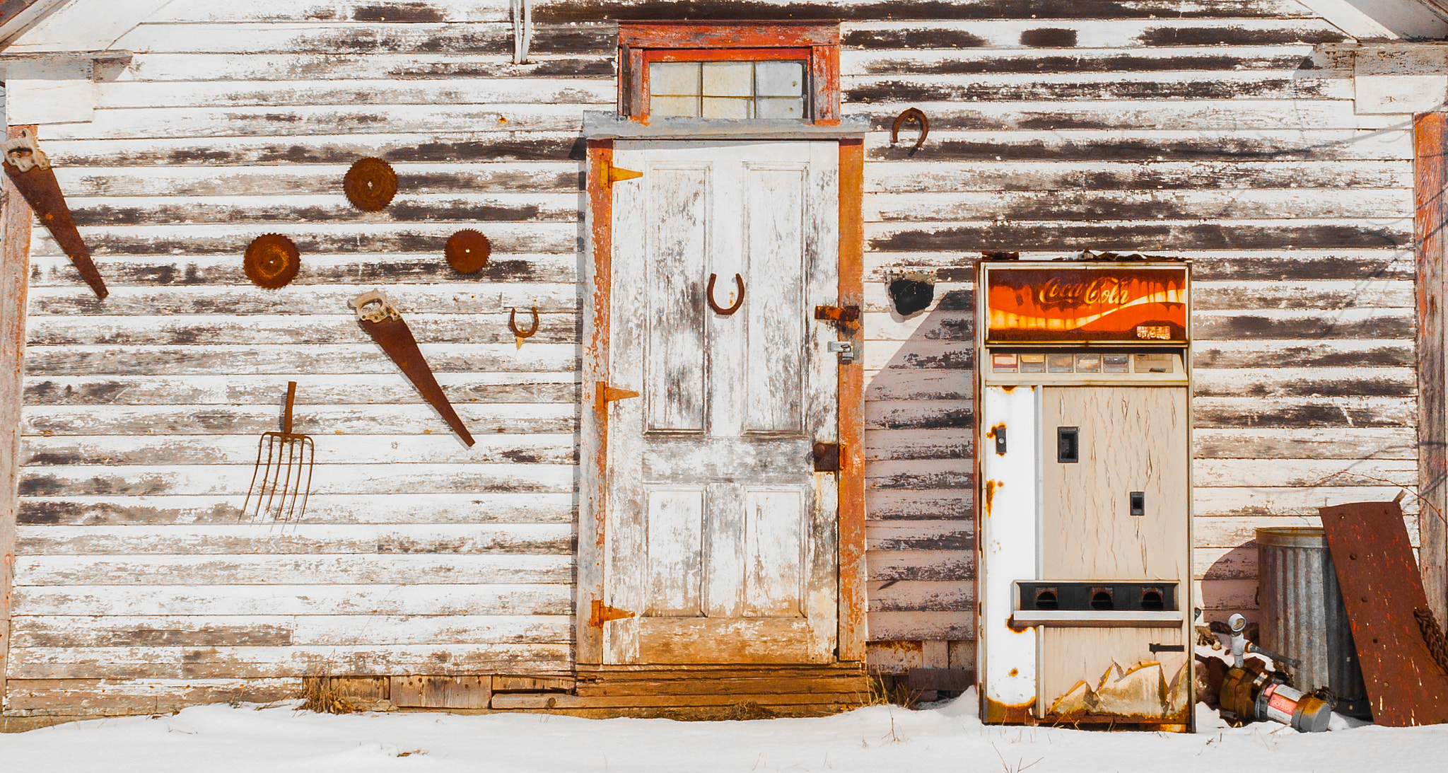 Canon EF 28-80mm f/3.5-5.6 USM sample photo. Barn side with a coke machine photography