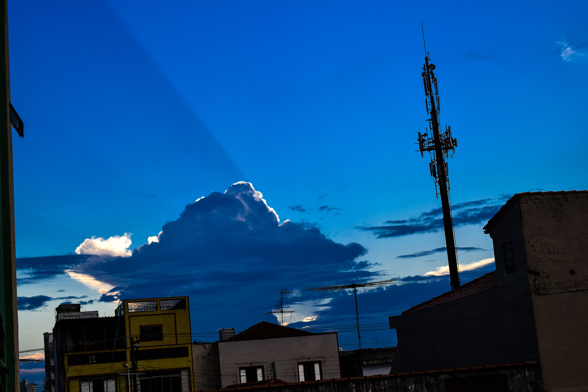 Nikon AF-S DX Micro Nikkor 40mm F2.8 sample photo. Fim de tarde my house photography