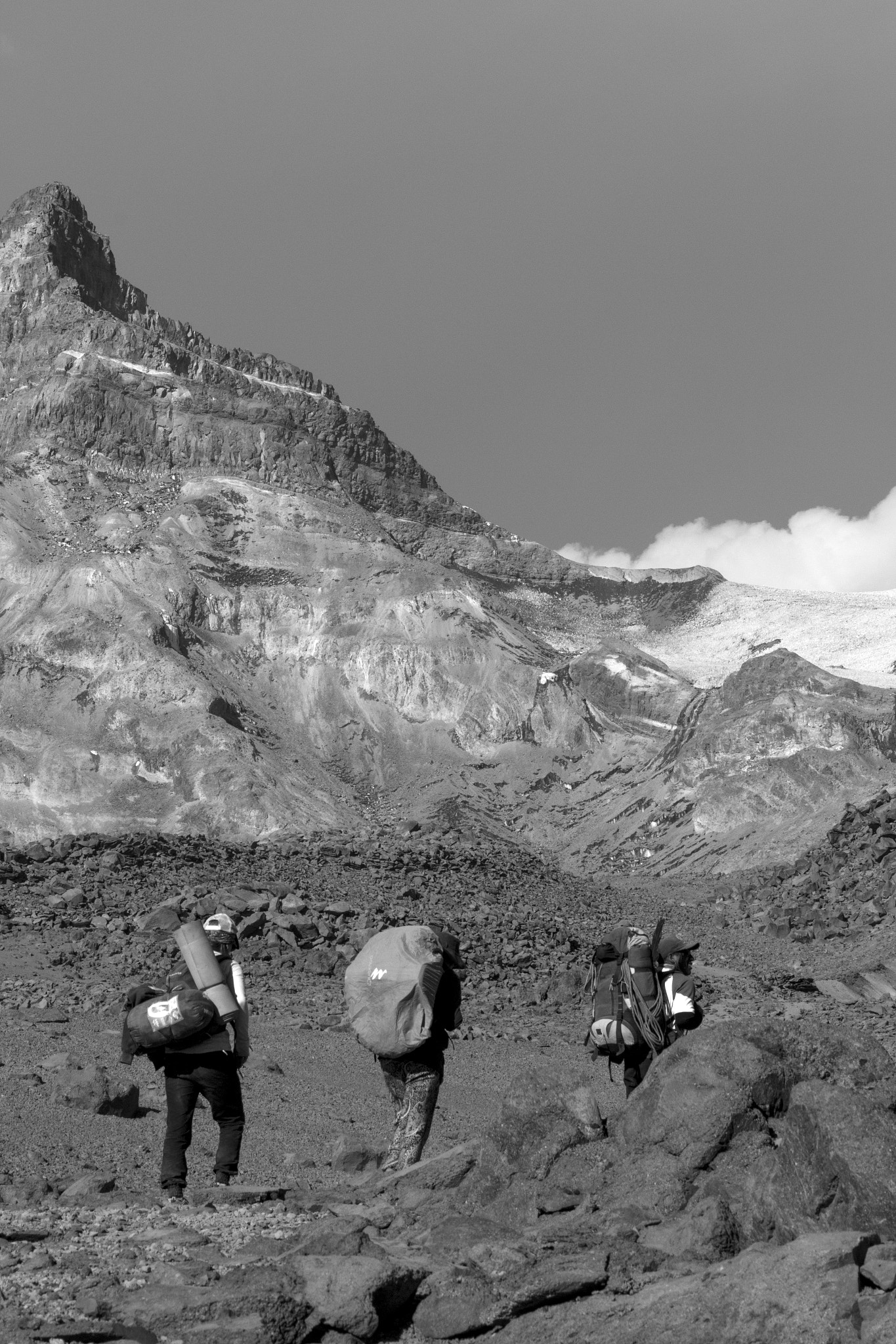 Canon EF 75-300mm f/4-5.6 USM sample photo. Hualca hualca trekking photography