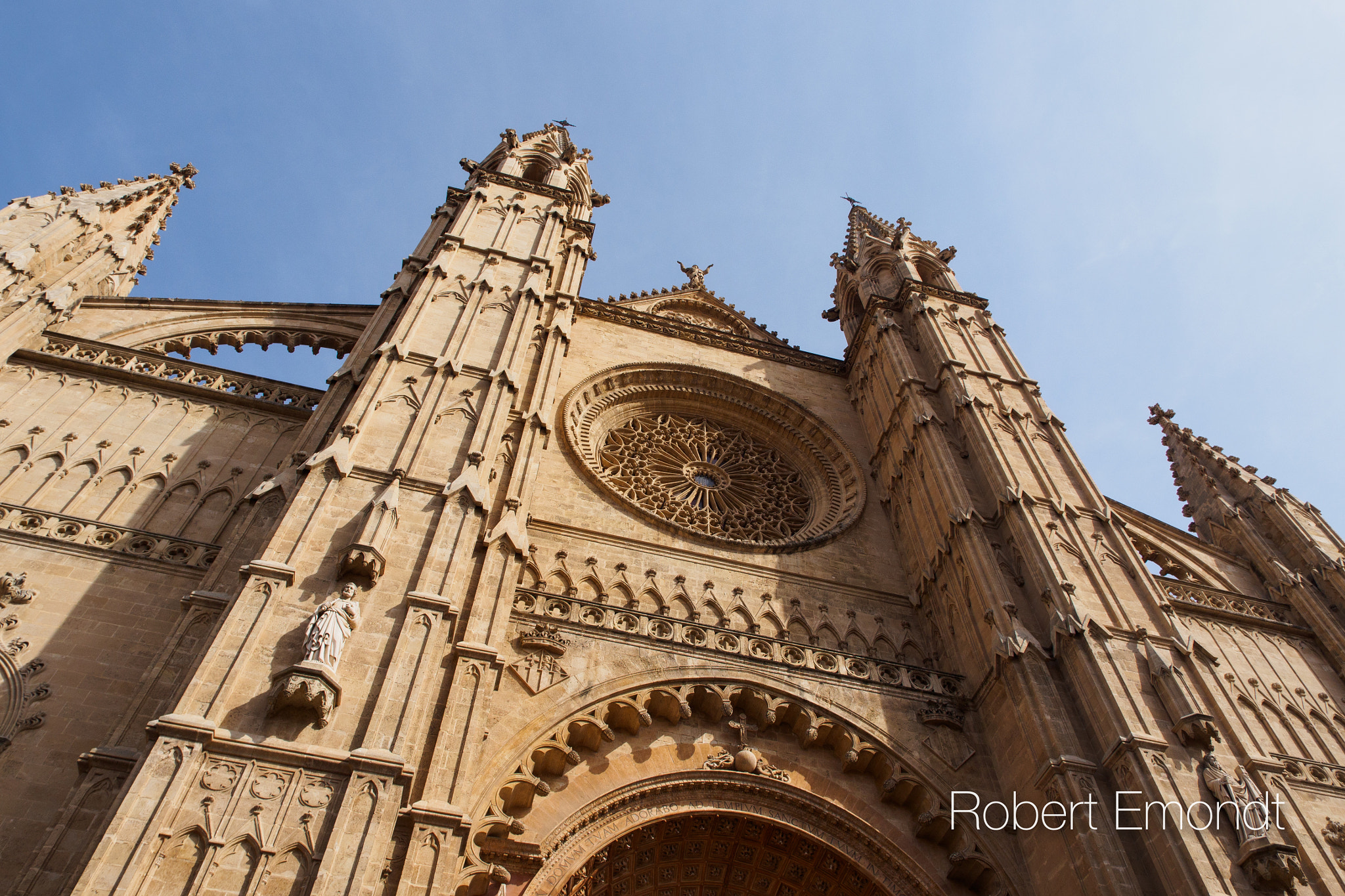 Olympus OM-D E-M10 + OLYMPUS M.12mm F2.0 sample photo. Facade palma catedral photography