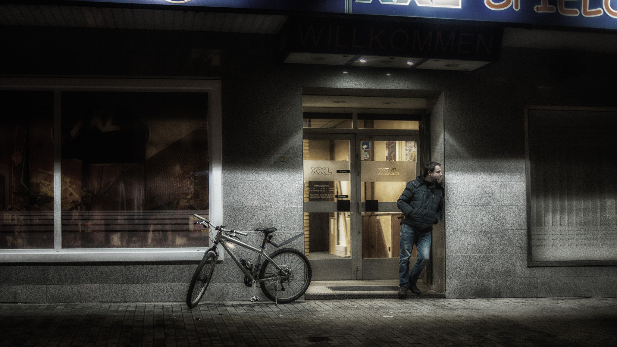 Nikon D600 + Nikon AF Nikkor 35mm F2D sample photo. Waiting photography