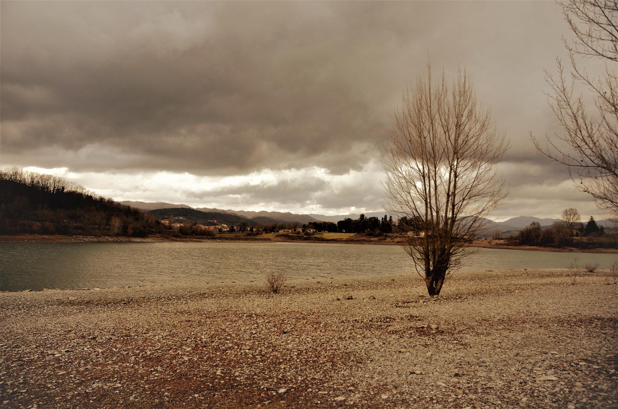 Sigma 18-200mm F3.5-6.3 II DC OS HSM sample photo. In riva al lago photography