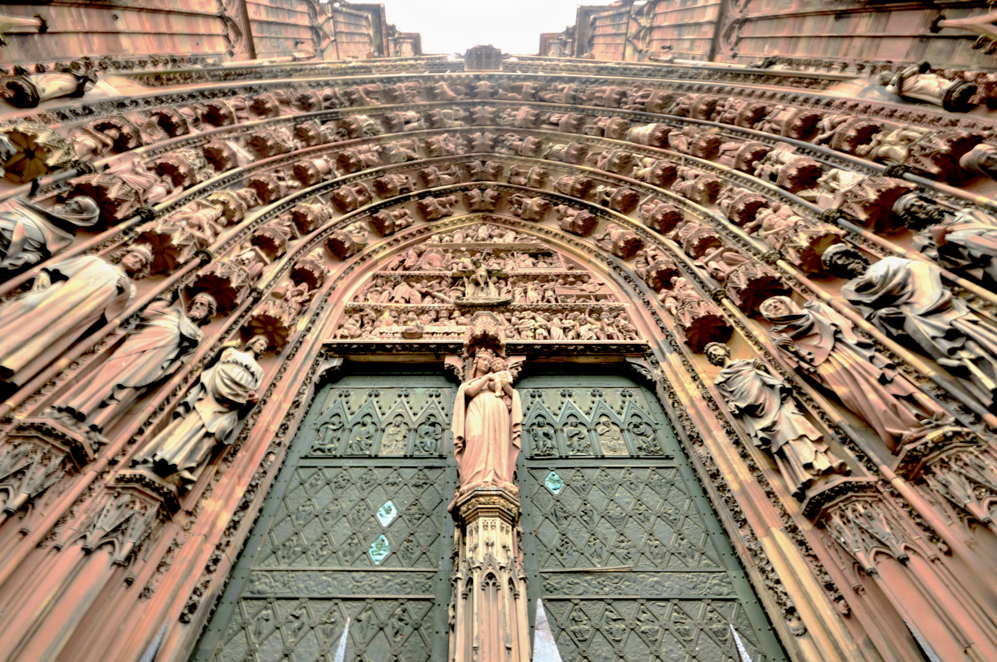 Sigma 10-20mm F4-5.6 EX DC HSM sample photo. Notre dame de strasbourg photography