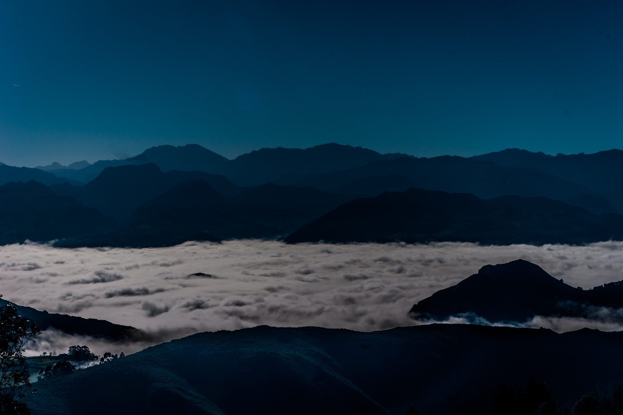 Sony Alpha DSLR-A700 sample photo. Mar de nubes photography