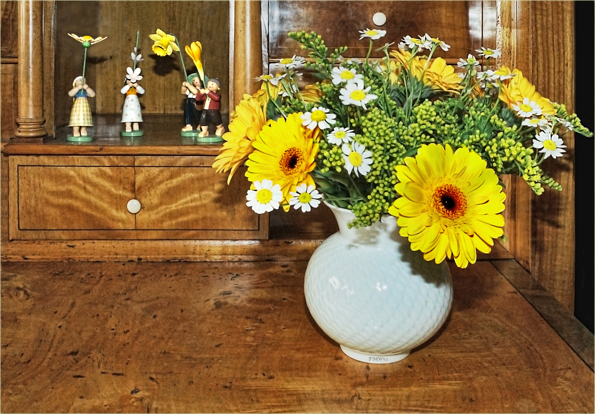 Sony 20mm F2.8 sample photo. Yellow and white still life photography