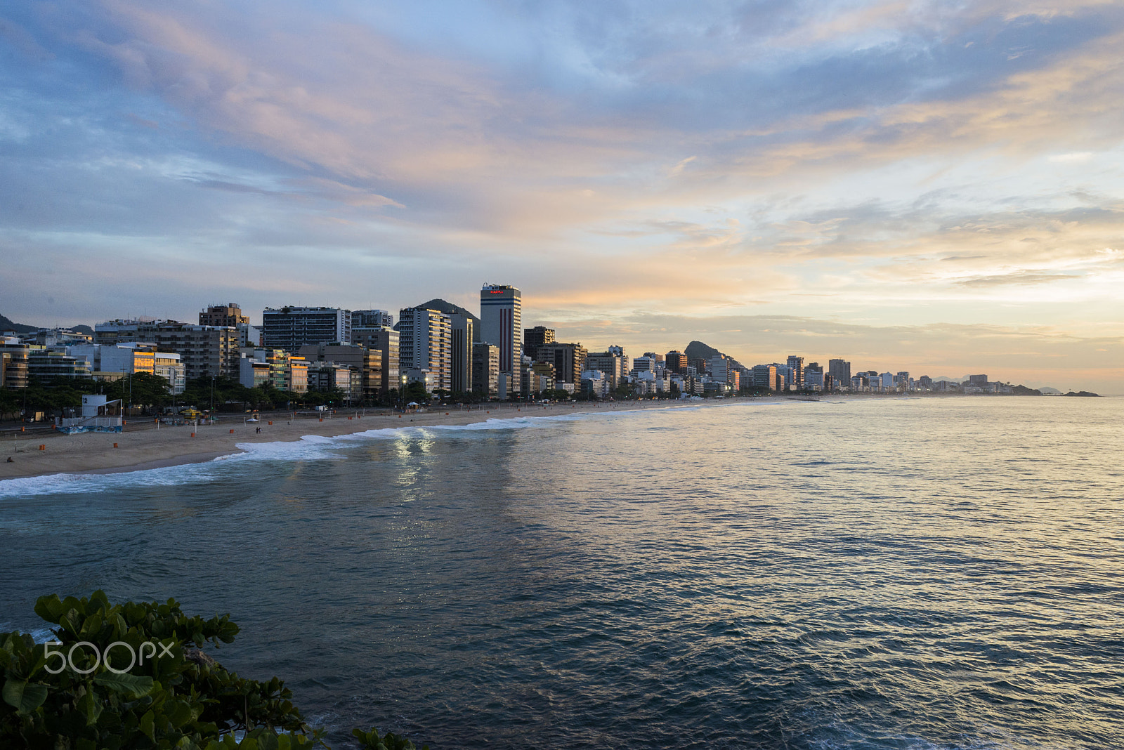 Nikon AF Nikkor 28mm F2.8D sample photo. Rio de janeiro - sunrise photography