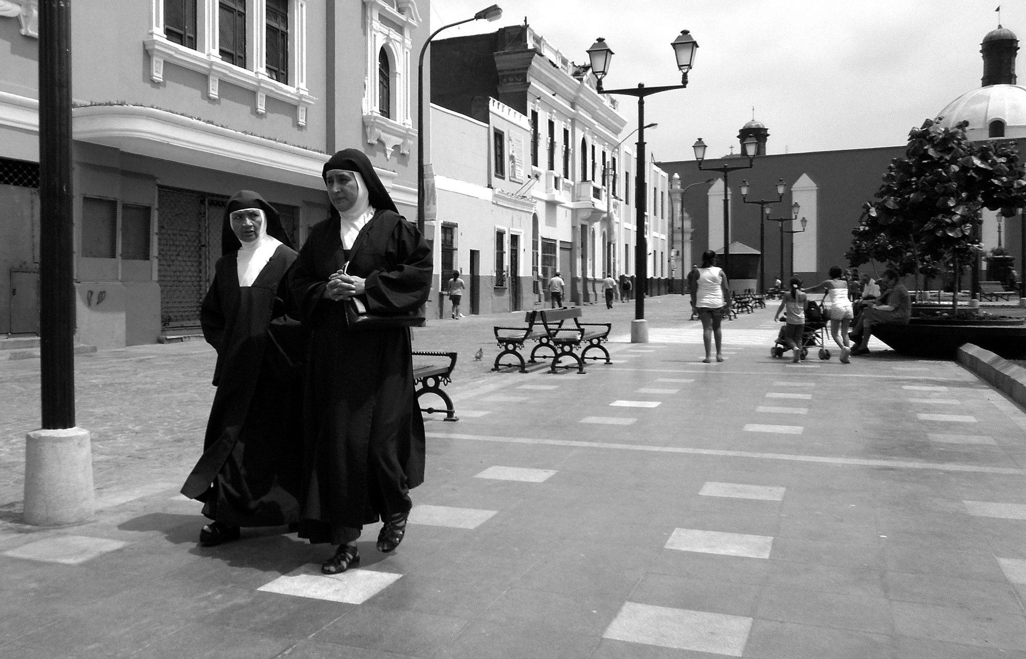 Nikon Coolpix S8200 sample photo. Nuns photography