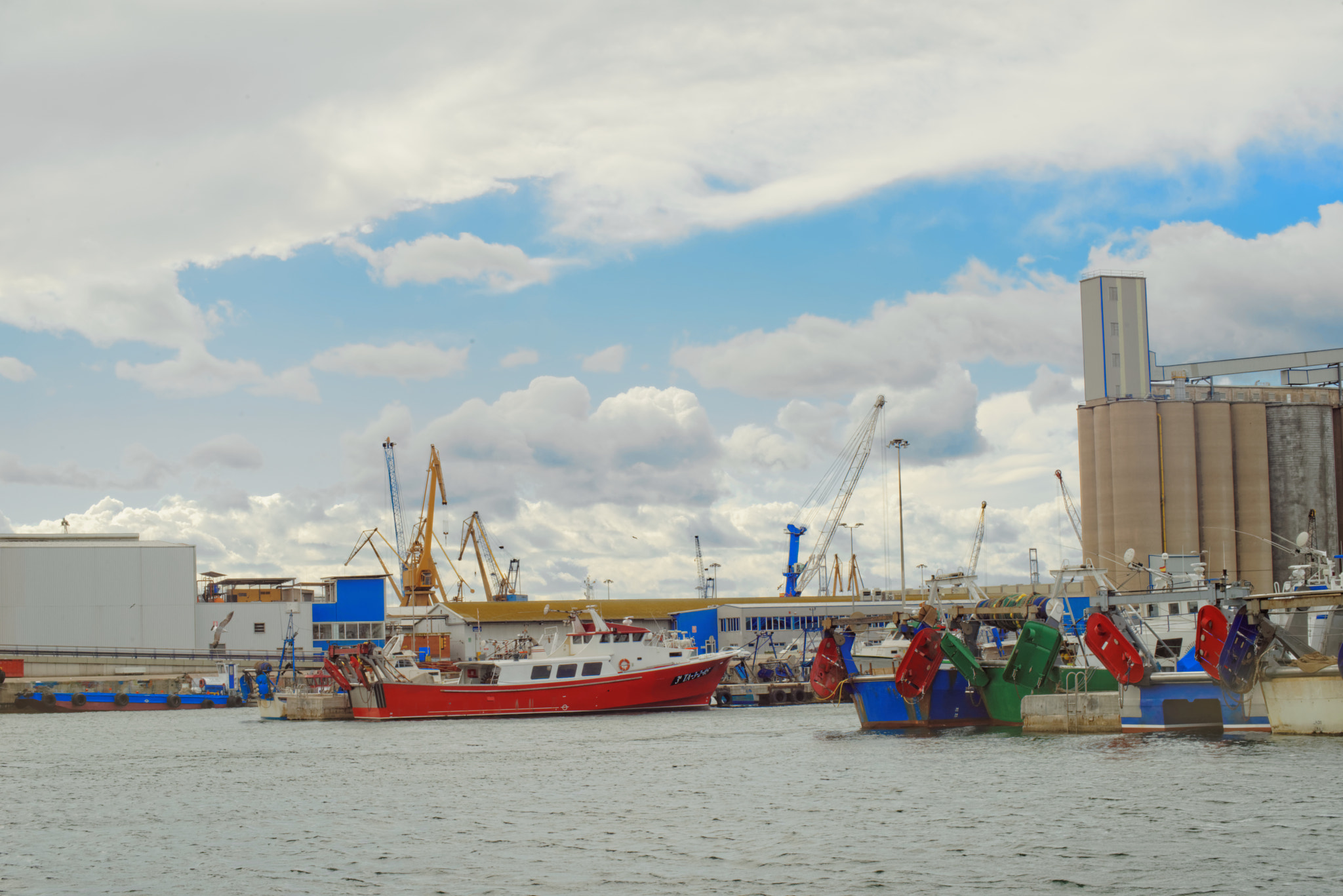 Tamron 18-270mm F3.5-6.3 Di II PZD sample photo. Colour on the docks  photography