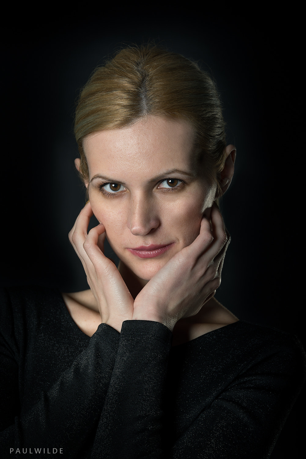 Sigma 24-105mm F4 DG OS HSM Art sample photo. Elena portrait 01 photography
