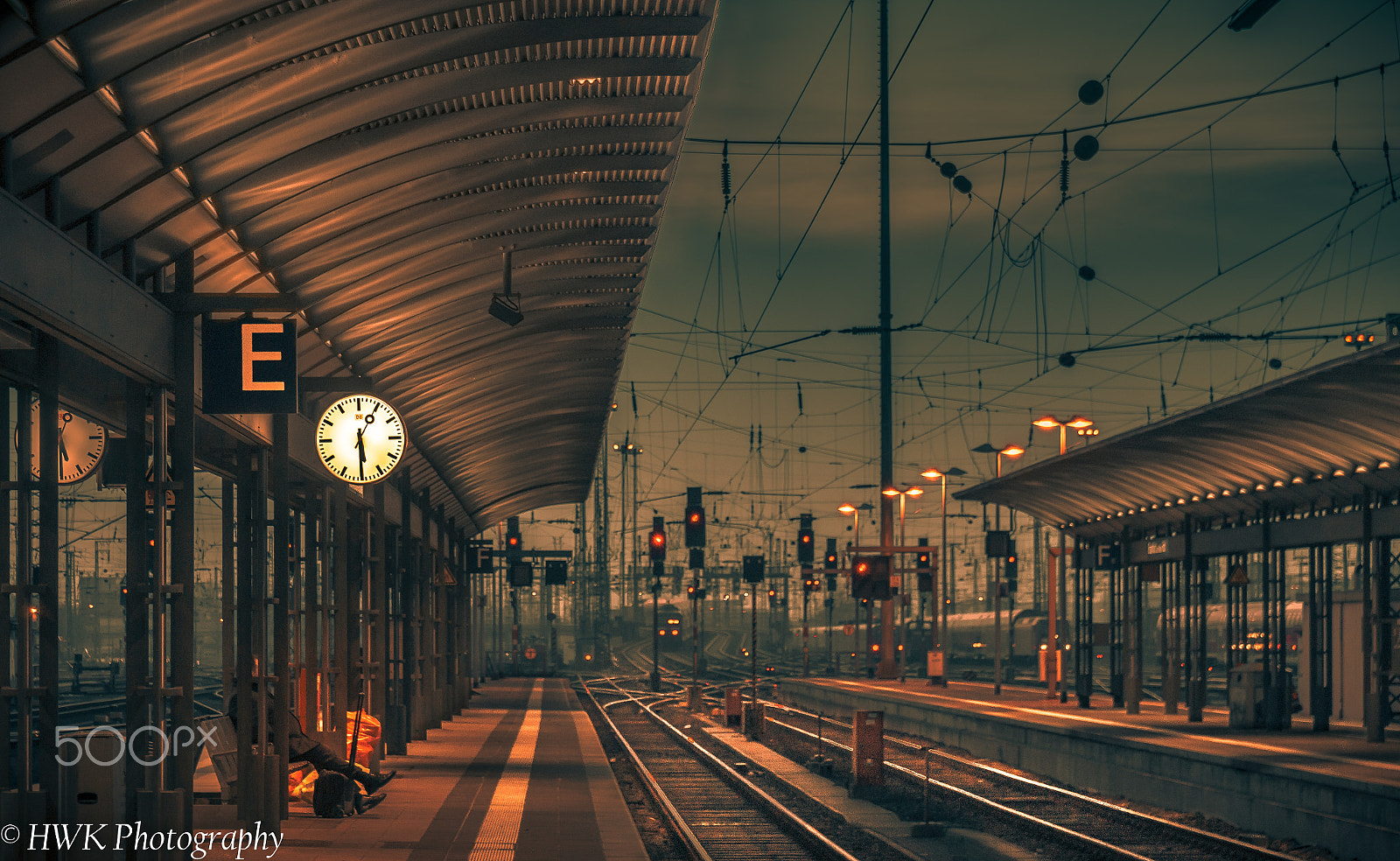 Sony Alpha a5000 (ILCE 5000) + Sony Vario-Tessar T* E 16-70mm F4 ZA OSS sample photo. Waiting for the train to come photography