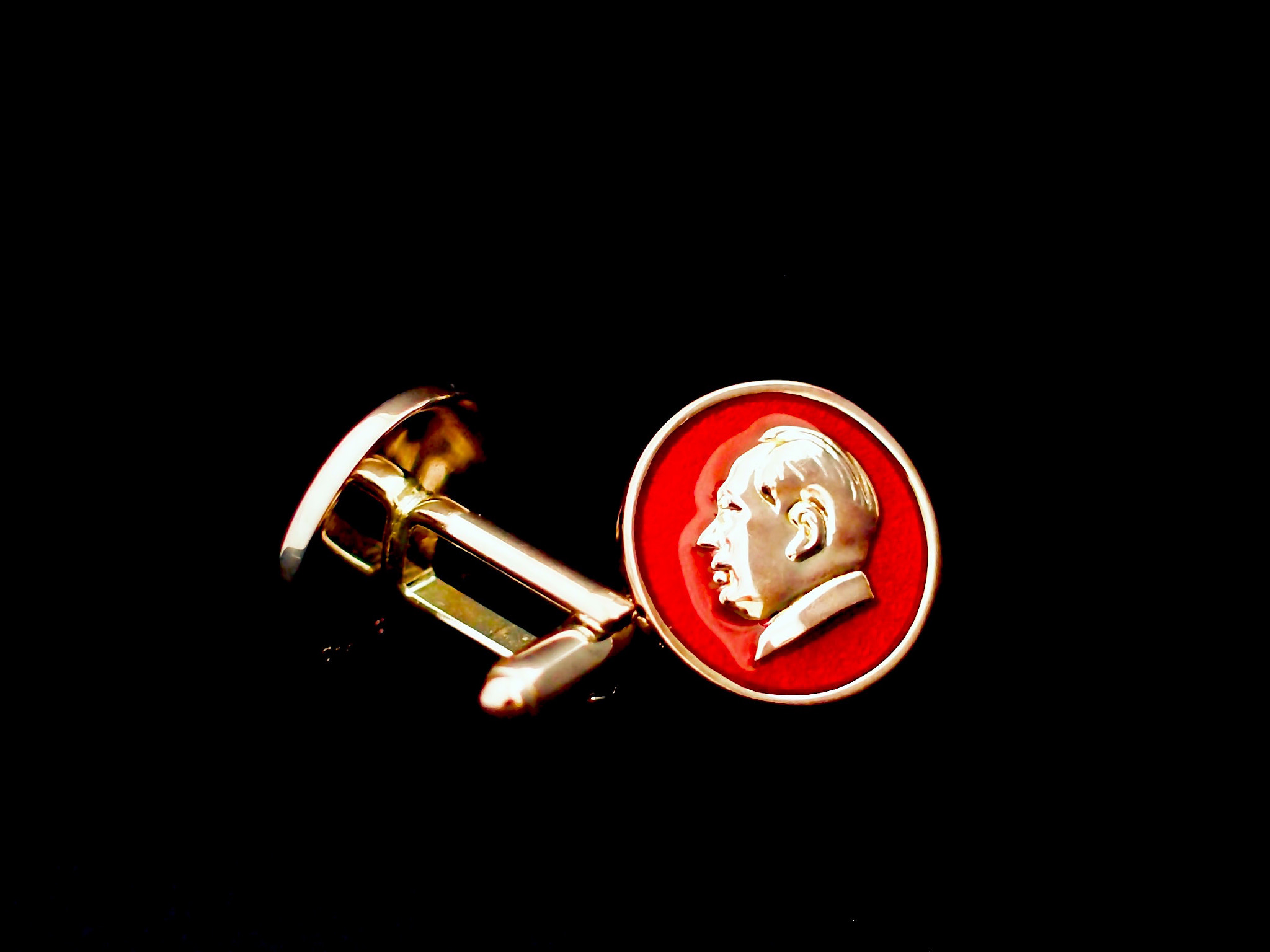 Olympus PEN E-PL1 + Olympus Zuiko Digital 25mm F2.8 Pancake sample photo. Kitsch - 毛泽东的袖扣 - mao cuff link photography