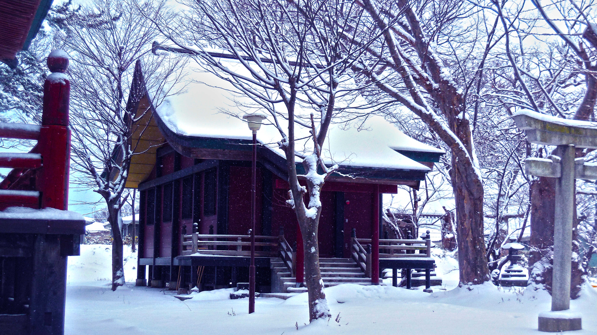 Nikon Coolpix S6400 sample photo. Winter at the shrine photography