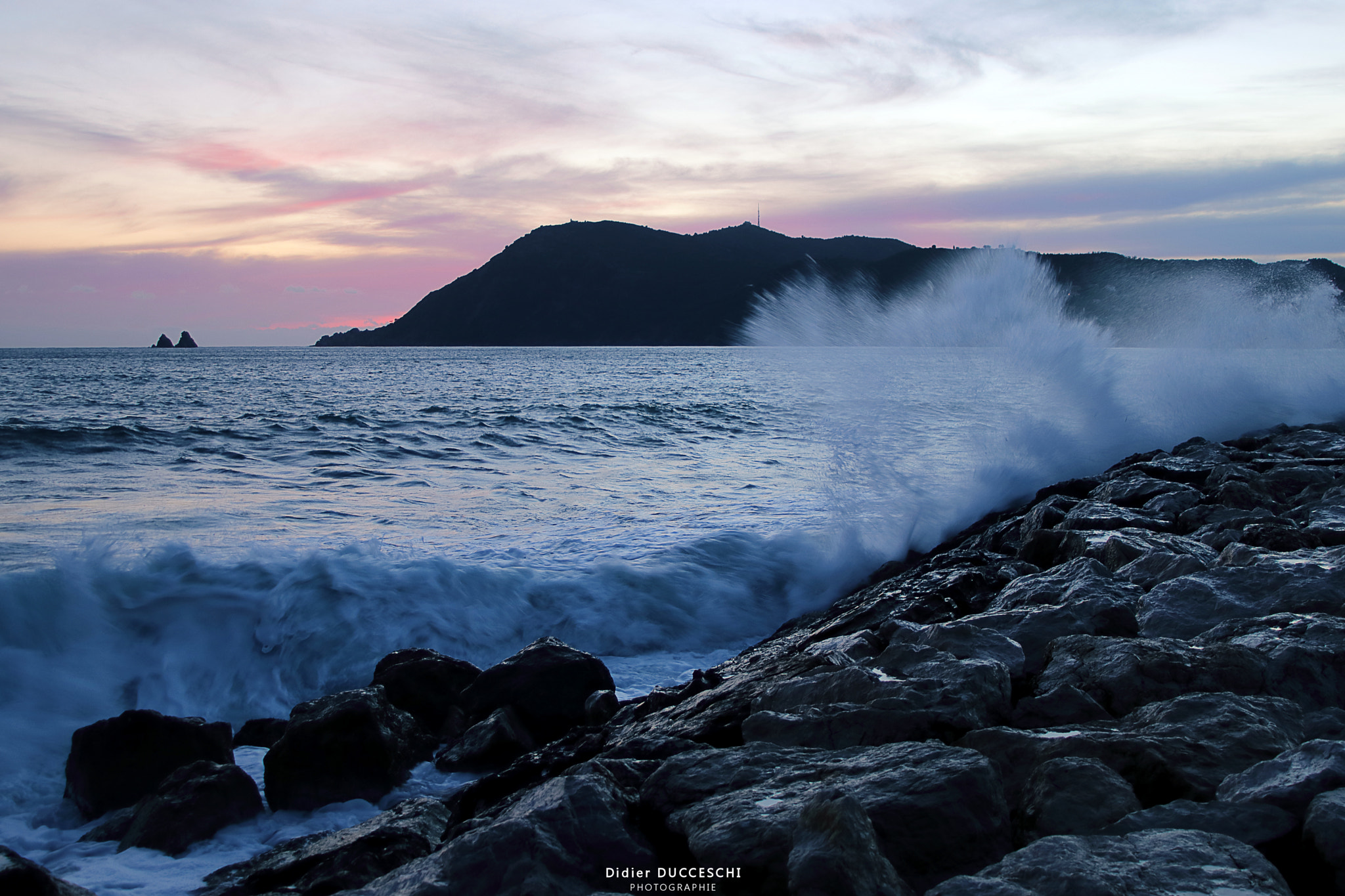Sigma 18-50mm f/3.5-5.6 DC sample photo. The wave photography