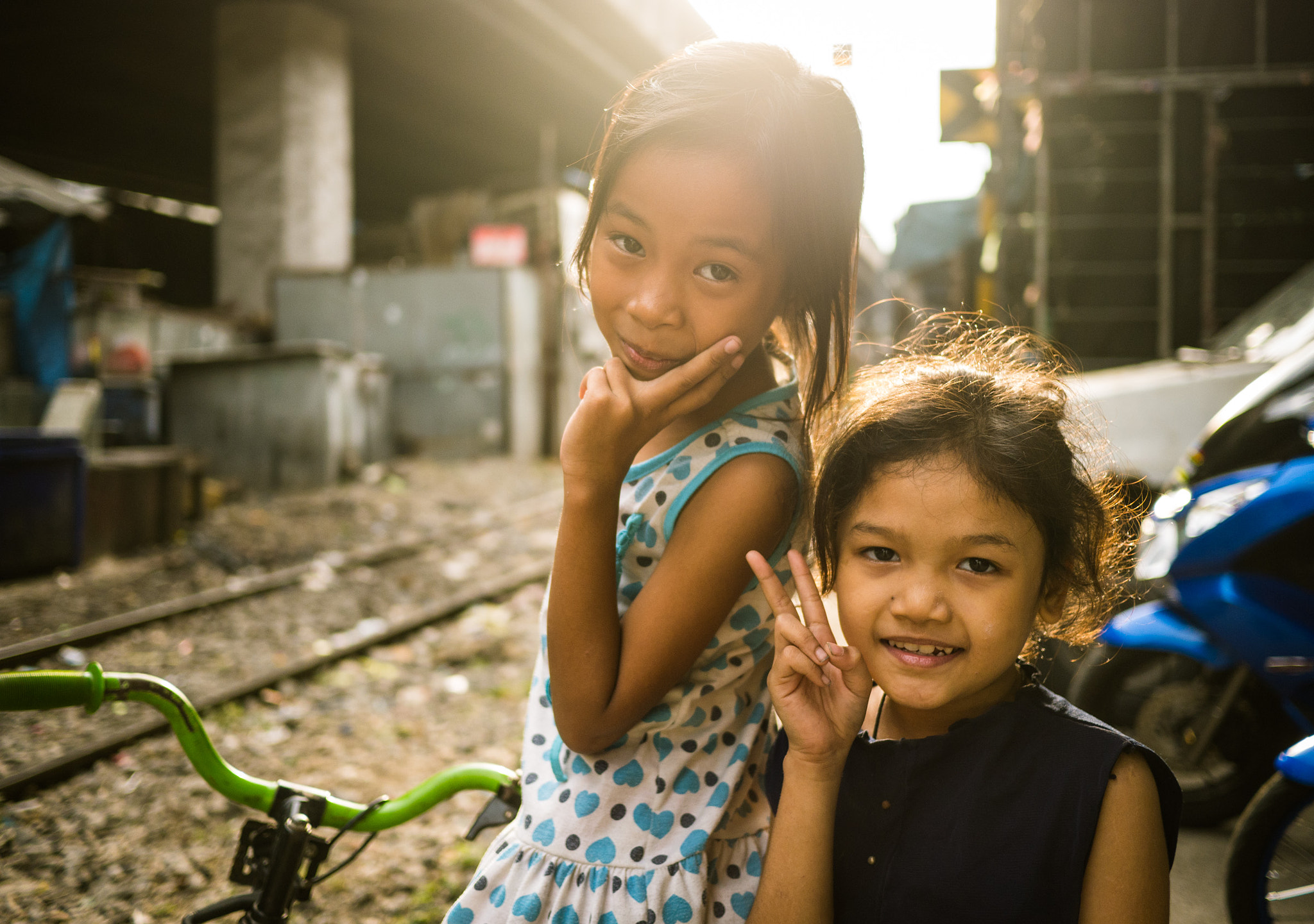 Panasonic Lumix DMC-GX7 + LUMIX G 20/F1.7 II sample photo. Kids in the sun photography