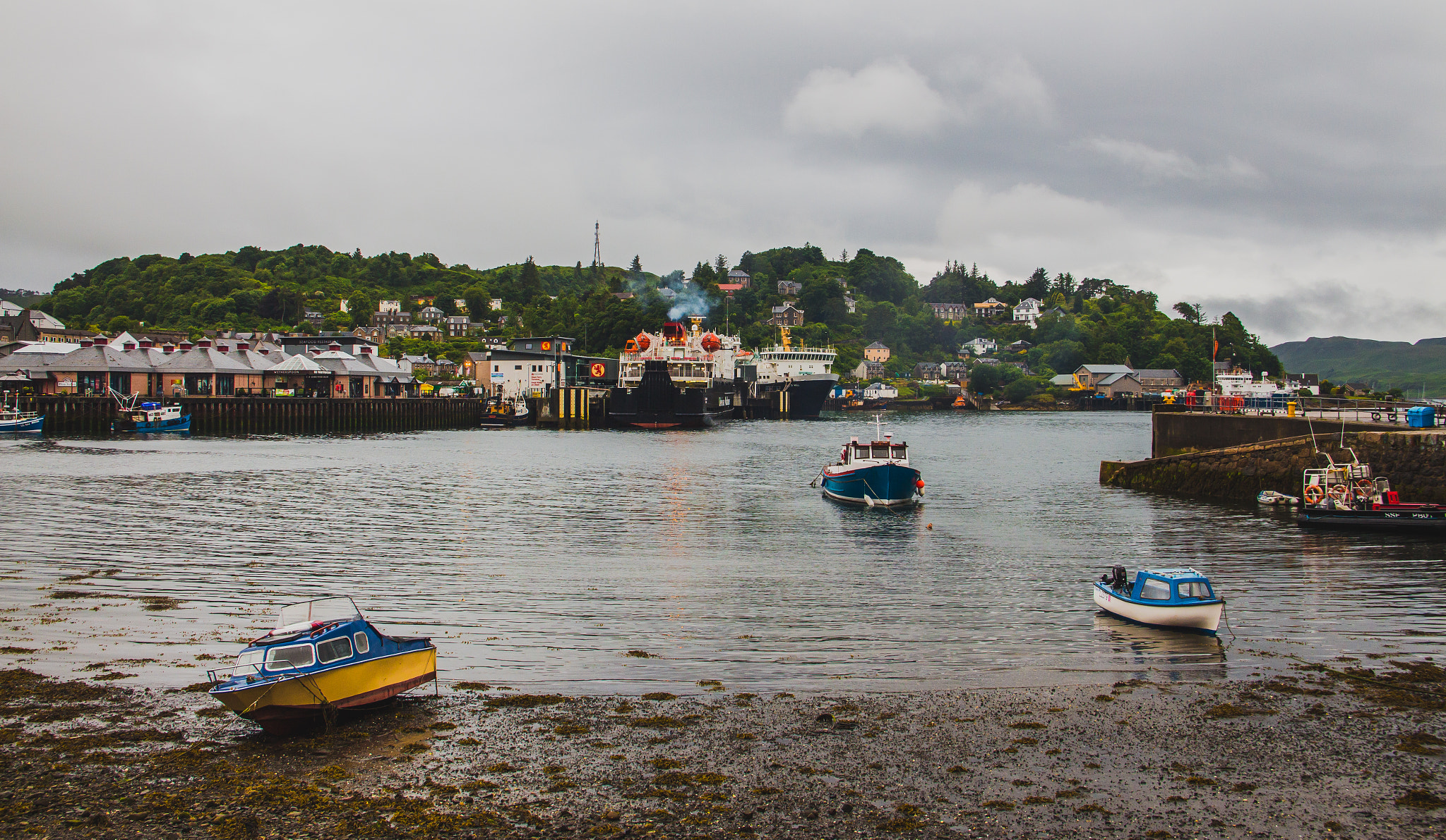 Canon EOS 650D (EOS Rebel T4i / EOS Kiss X6i) sample photo. Oban harbor photography