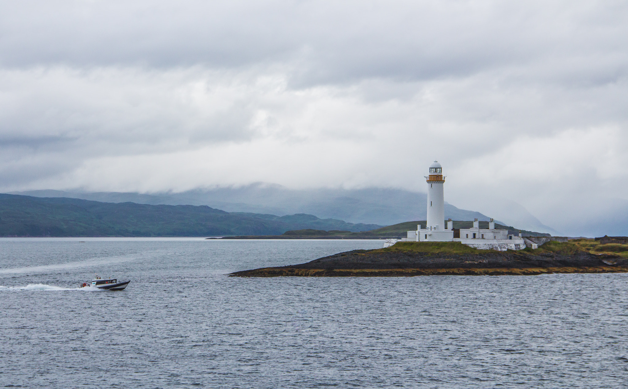 Canon EOS 650D (EOS Rebel T4i / EOS Kiss X6i) + Canon EF-S 18-135mm F3.5-5.6 IS sample photo. Eilean musdile lighthouse photography